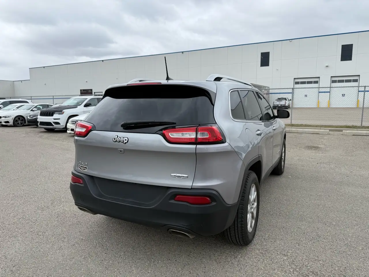 Jeep Cherokee снимка Jeep Cherokee