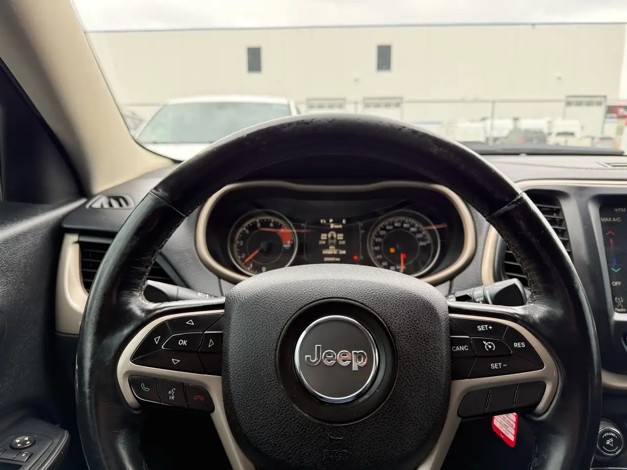 Jeep Cherokee снимка Jeep Cherokee