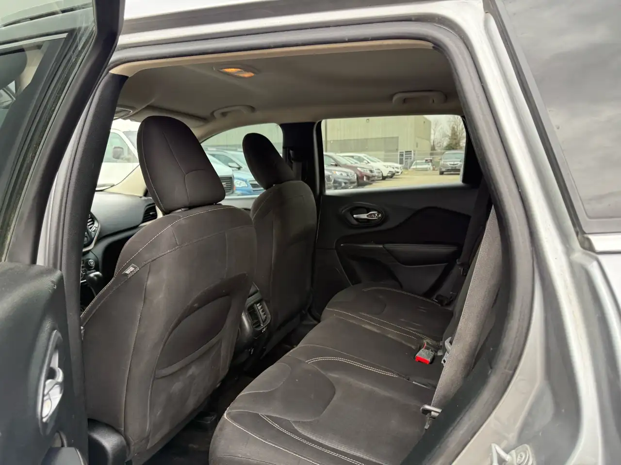 Jeep Cherokee снимка Jeep Cherokee