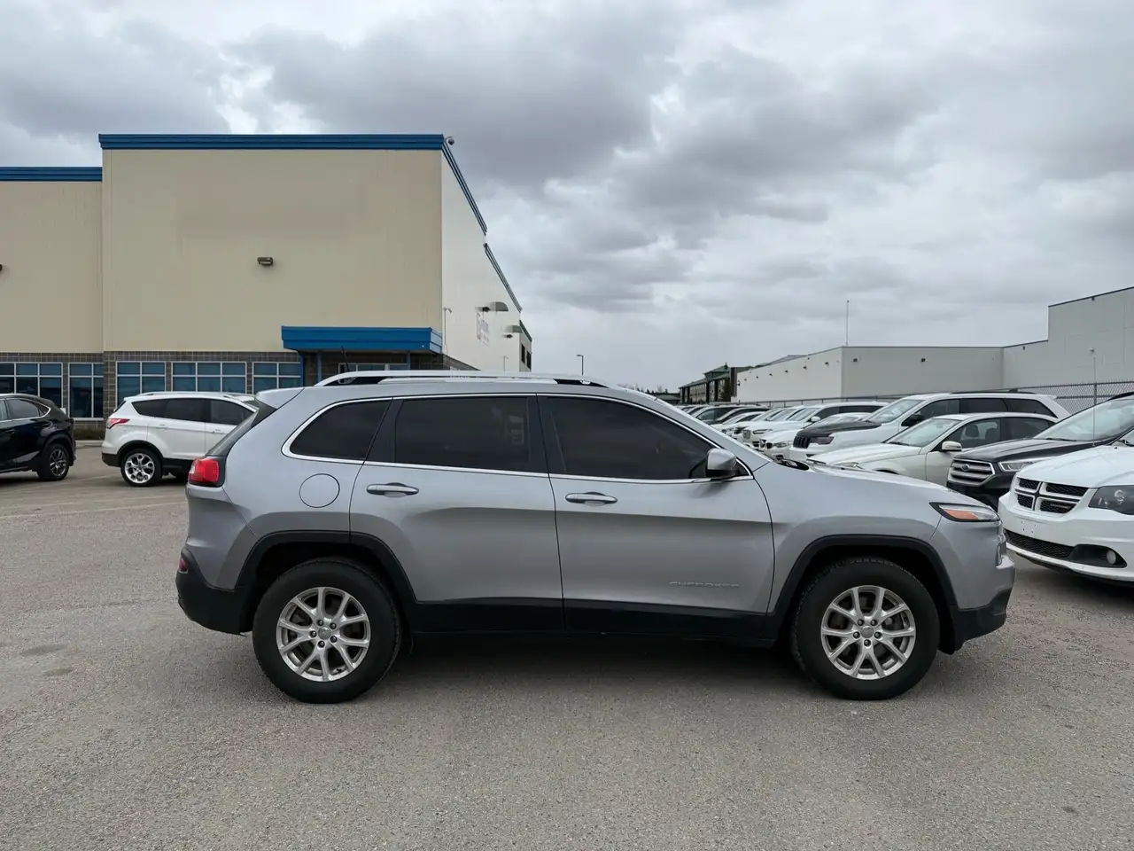 Jeep Cherokee снимка Jeep Cherokee