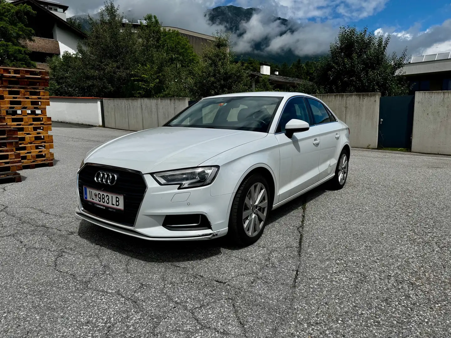 Audi A3 1,6 TDI design line Weiß - 2