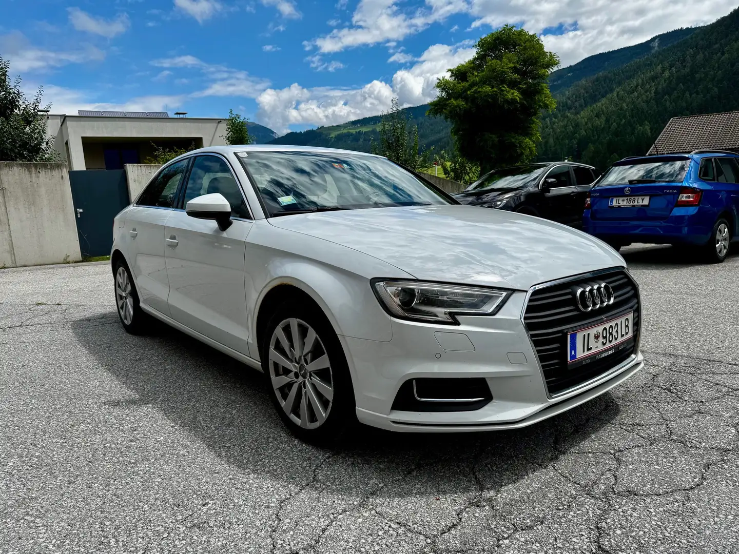 Audi A3 1,6 TDI design line Weiß - 1