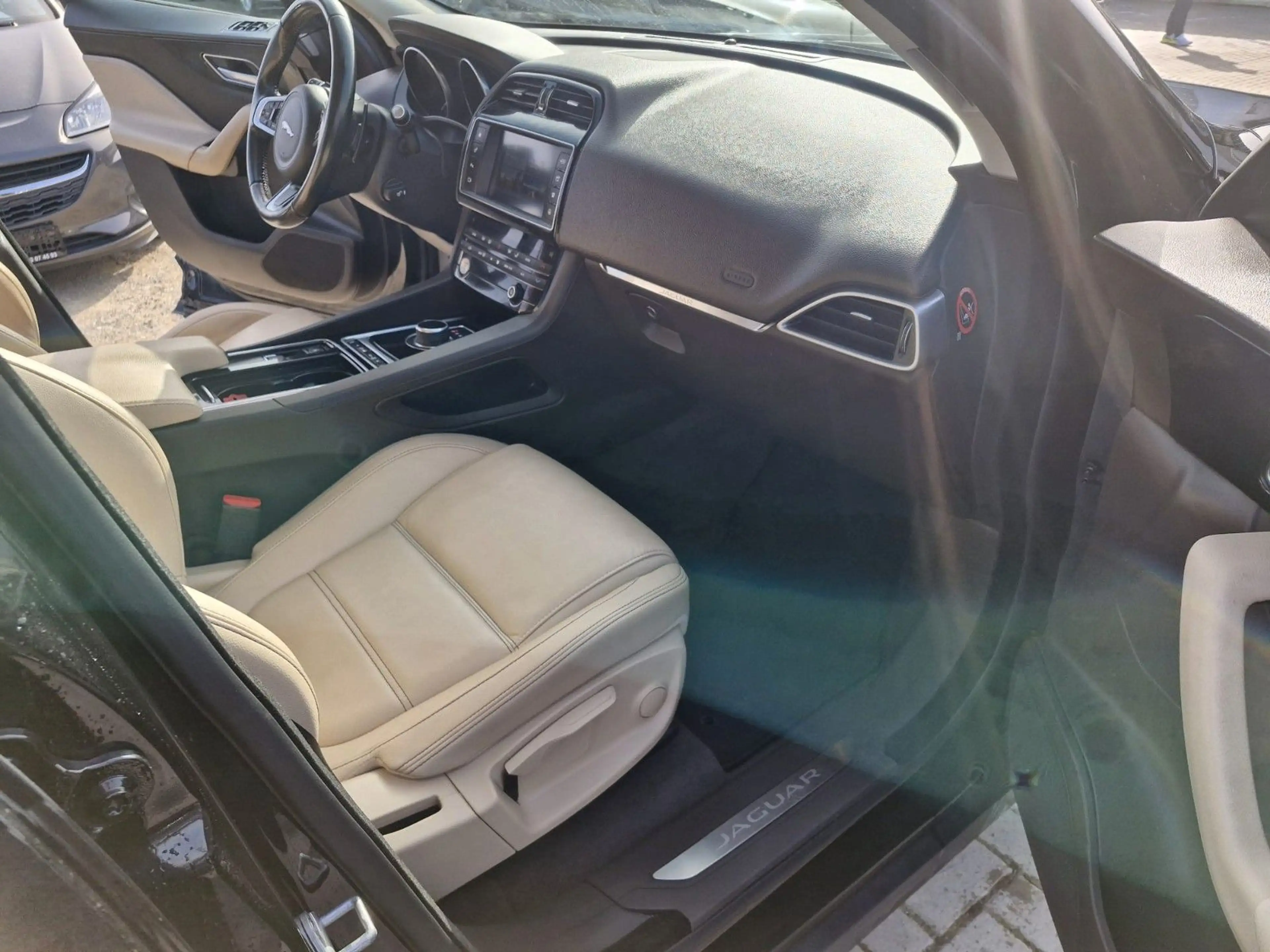Jaguar F-Pace F-PACE Prestige — photo 12