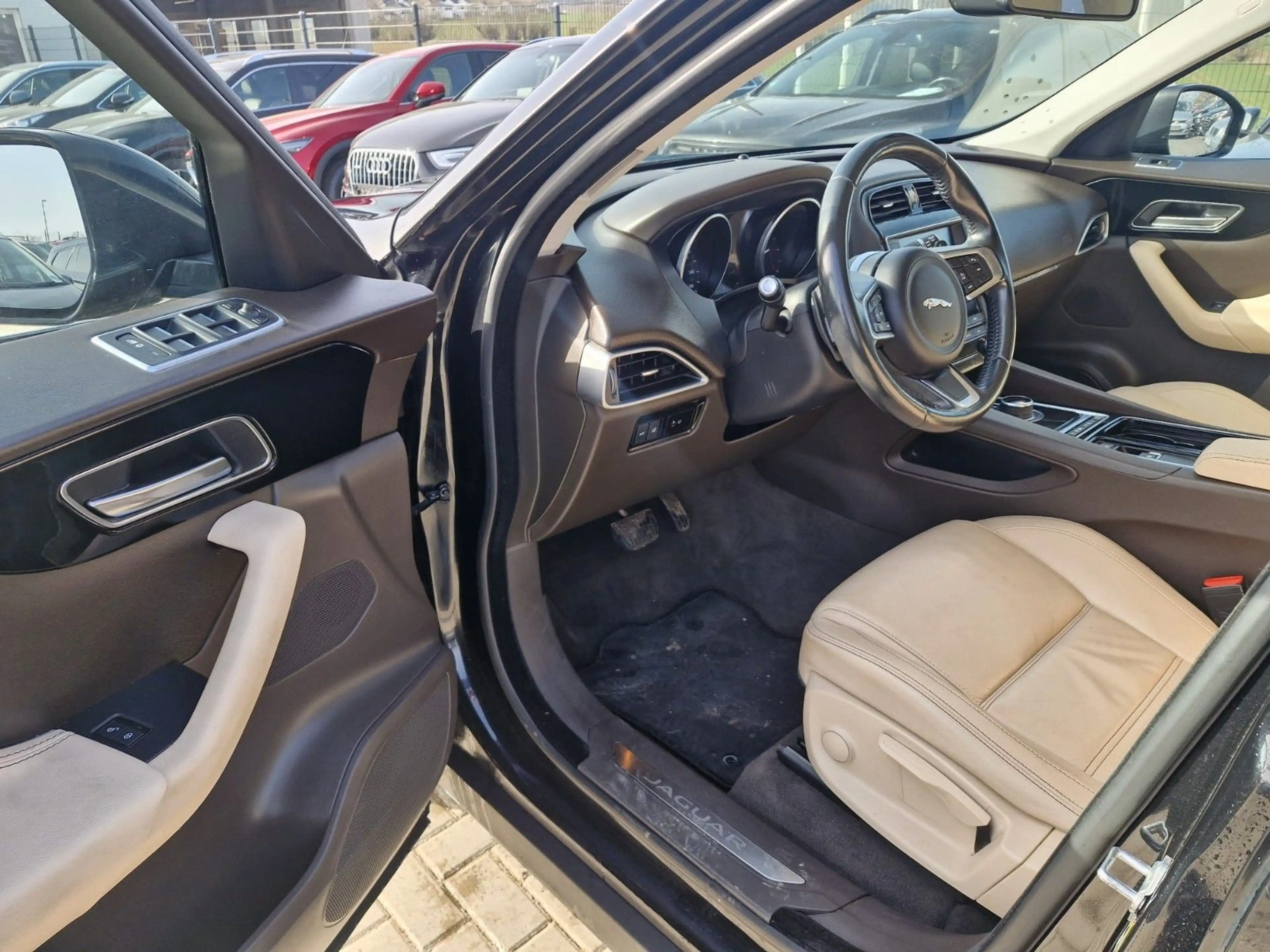 Jaguar F-Pace F-PACE Prestige — photo 10