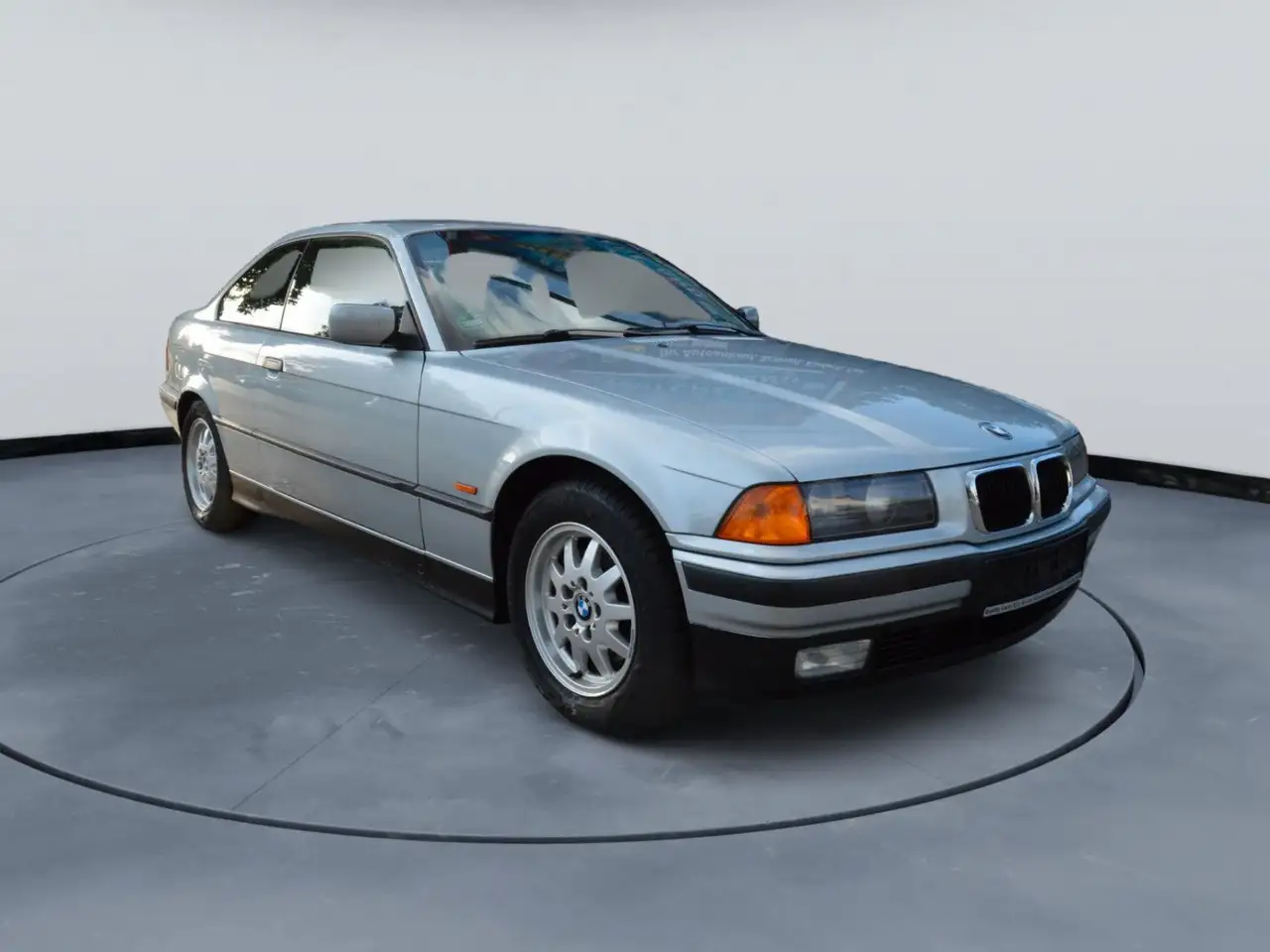 BMW E36 Coupe 328 Automatik 57.000km, foto 1