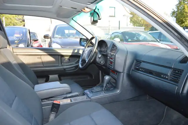 BMW 3 Series view 9