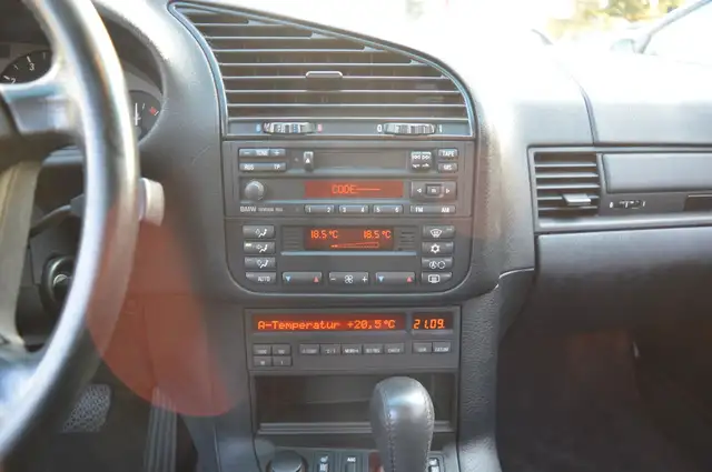 BMW 3 Series view 14