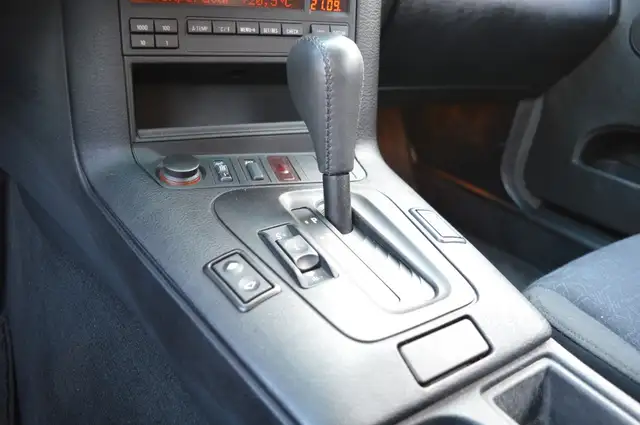 BMW 3 Series view 15