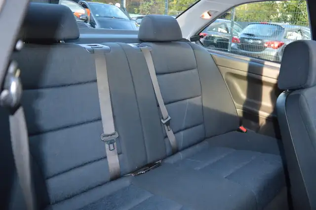 BMW 3 Series view 11