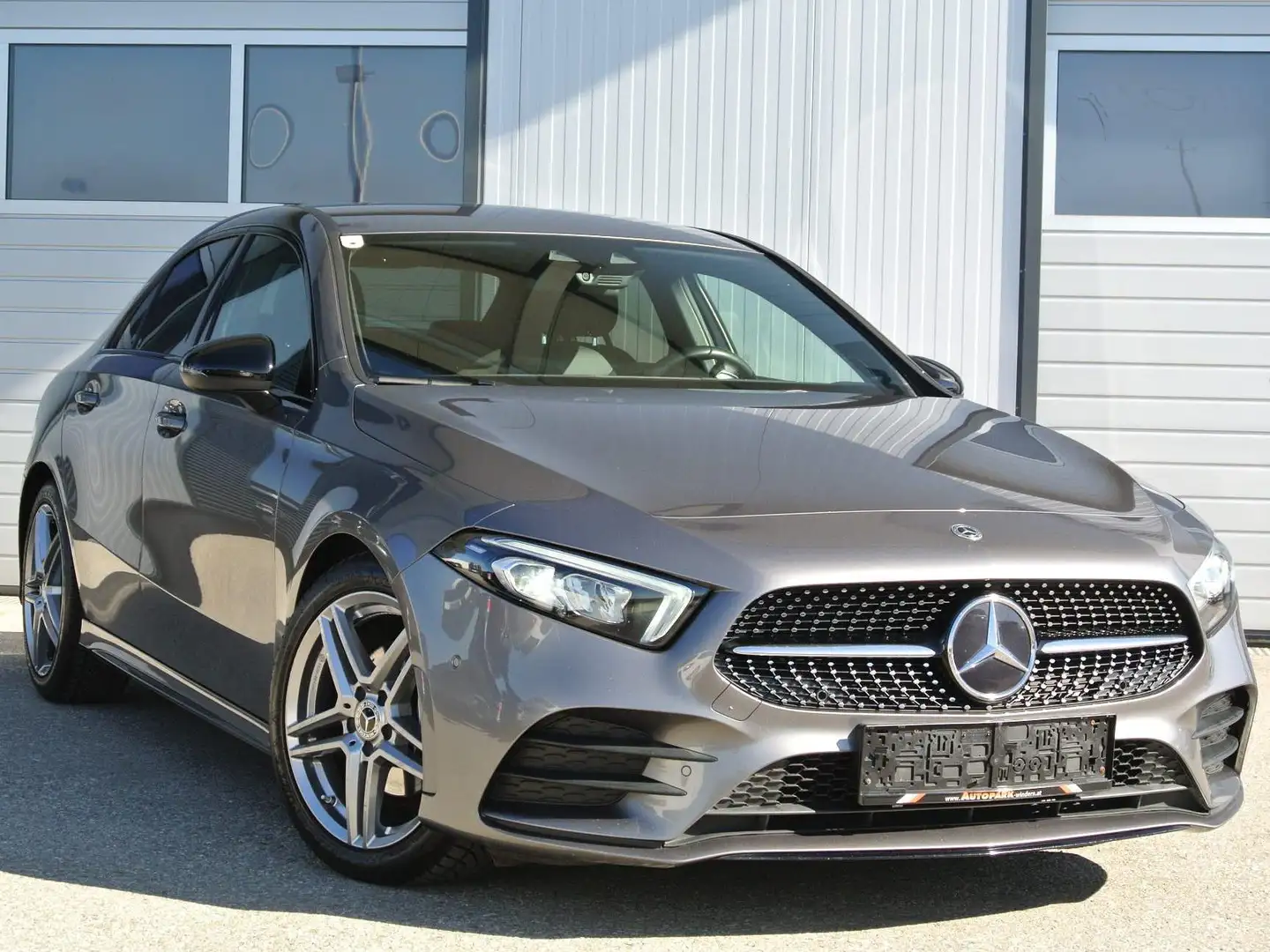 Mercedes-Benz A 200 A 200 d Lim. Aut. ** AMG-Line * Night-Paket * Grau - 1