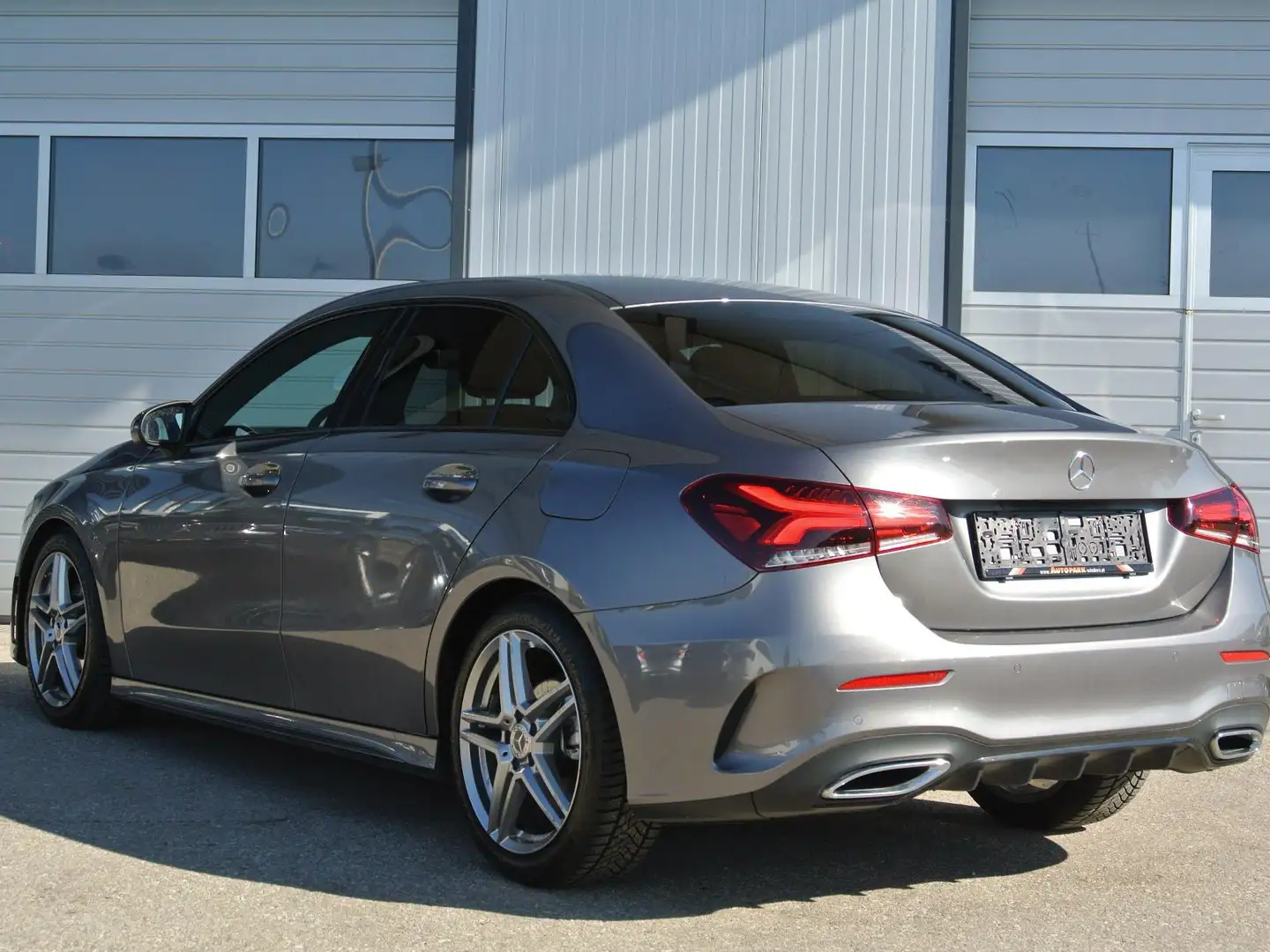 Mercedes-Benz A 200 A 200 d Lim. Aut. ** AMG-Line * Night-Paket * Grau - 2