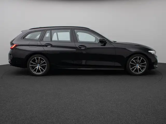 BMW 3 Series view 5