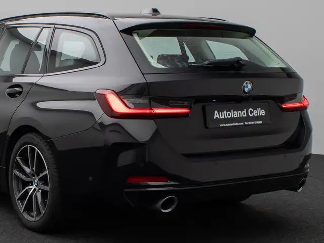 BMW 3 Series view 15