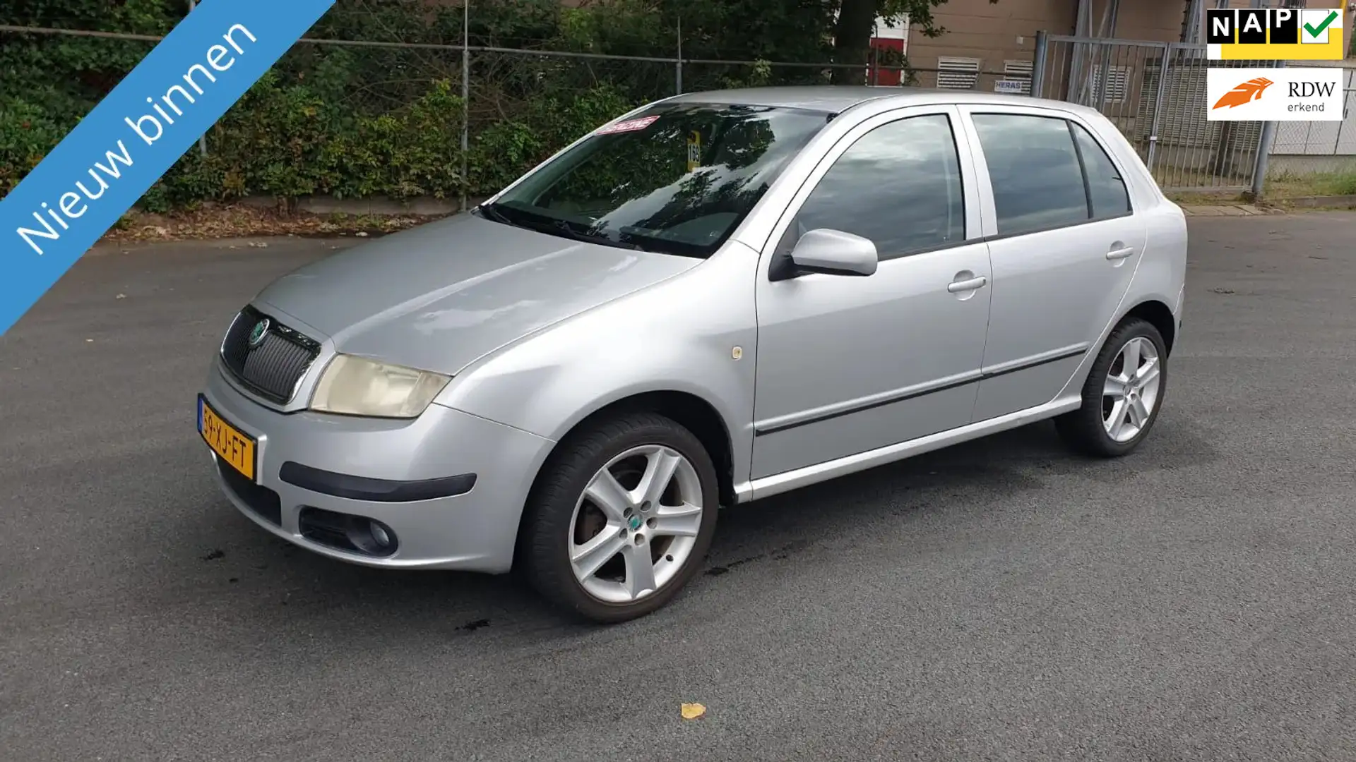 Skoda Fabia 1.4-16V Spirit+ Grijs - 1