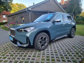 eDrive20 xLine - 4 Jahre Service incl. - HUD, Pano-Schiebedach, 360° Kamera