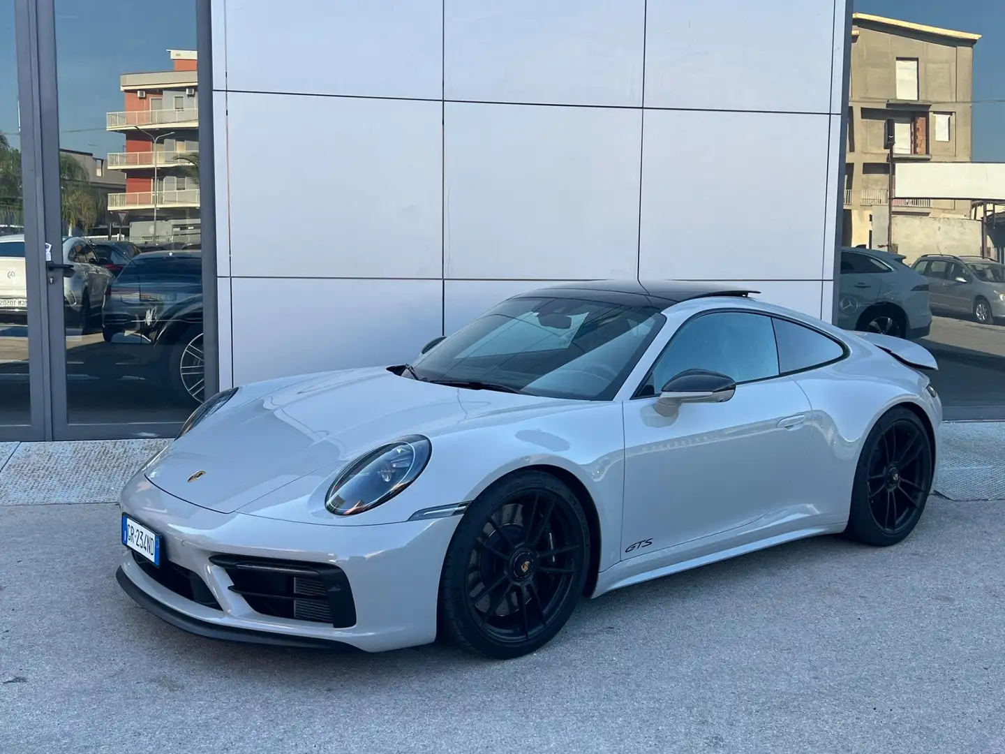 Porsche 992 Carrera 4 GTS possibilità noleggio no scoring Grigio - 1