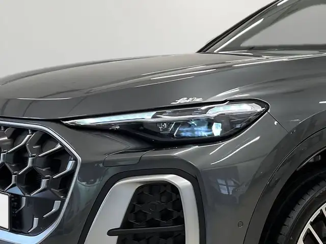 Audi SQ5 view 6