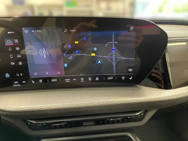 Audi SQ5 view 11