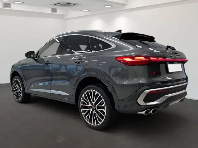 Audi SQ5 view 3