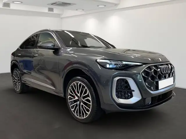 Audi SQ5 view 2