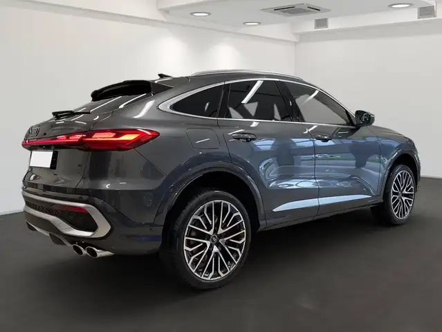 Audi SQ5 view 4