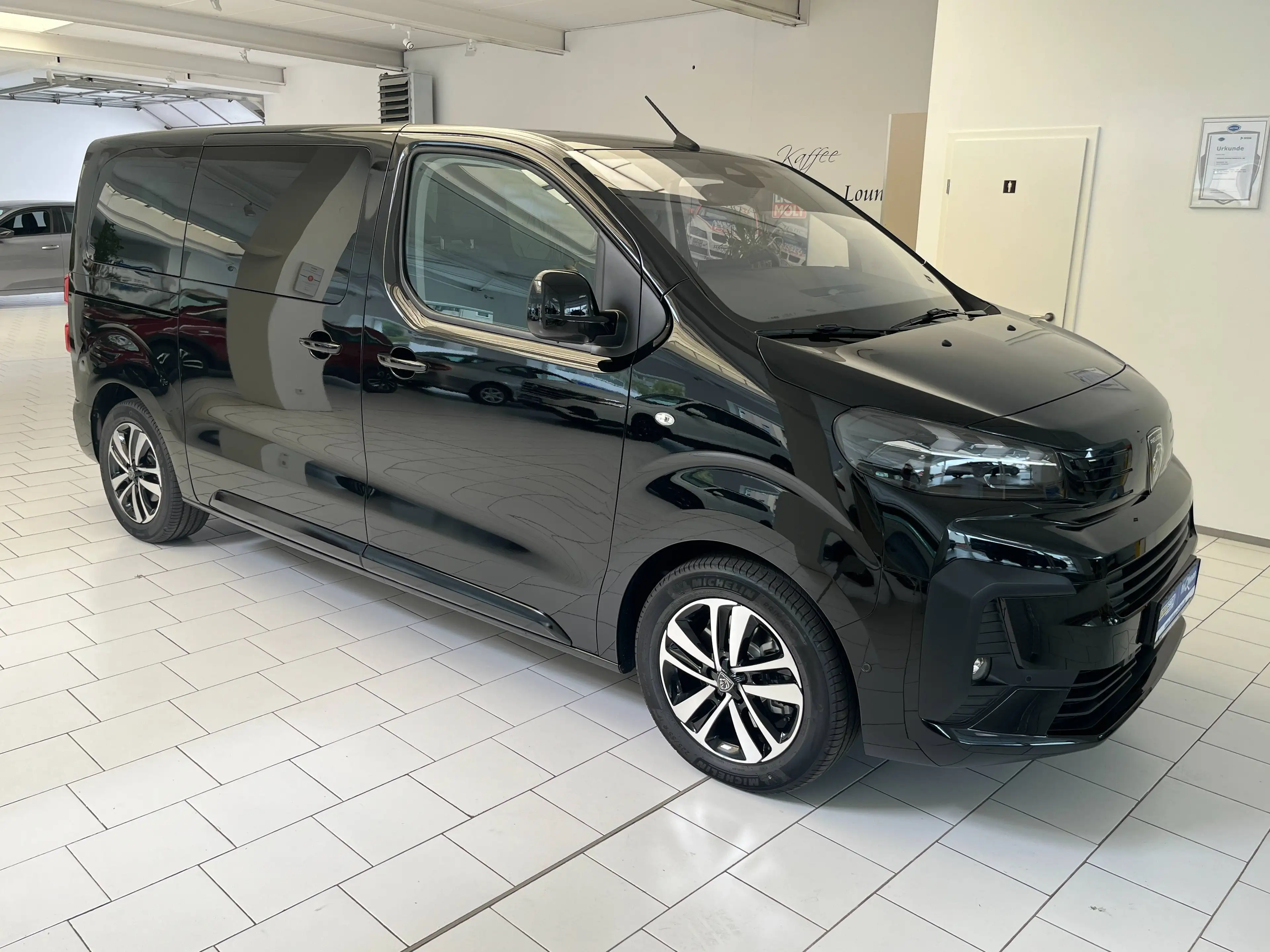 Peugeot Traveller Traveller Diesel 180 L2 2.2 Diesel 180 EAT8 Allure