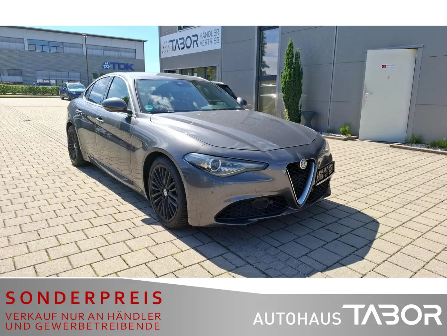 Alfa Romeo Giulia 2.2 JTDM Super Navi Xenon PDC LM Klimaaut Grey - 2