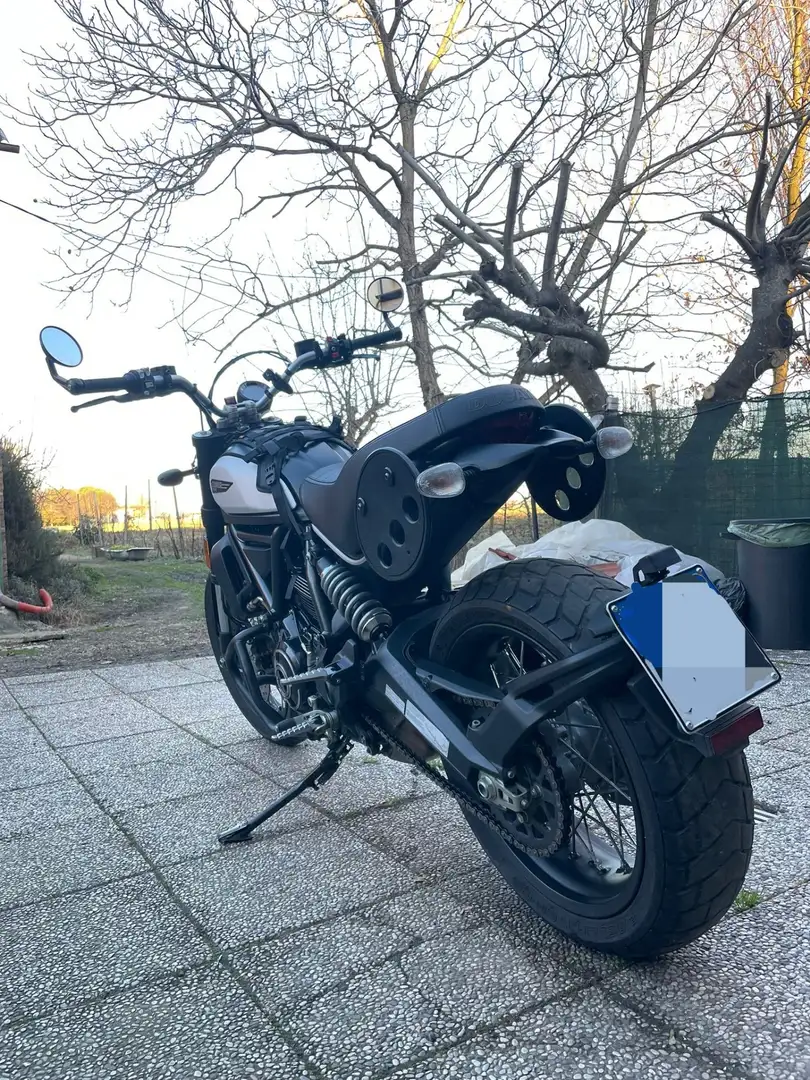 Ducati Scrambler ICON DARK 35KW MY22 Zwart - 2