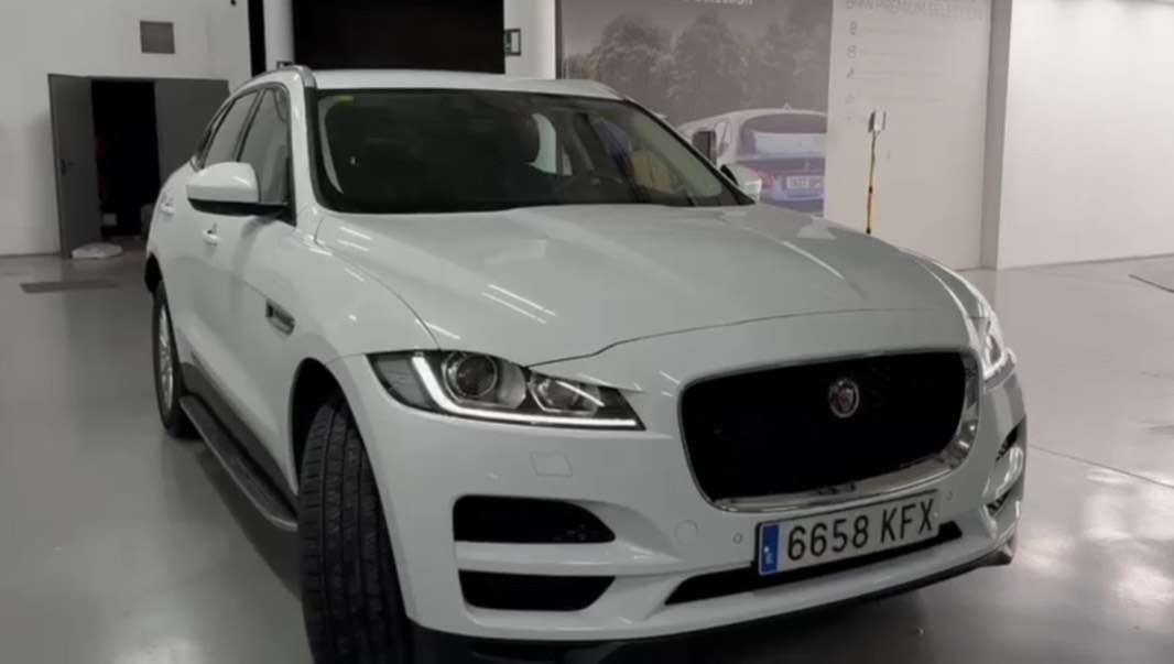 Jaguar F-Pace 2.0i4D Prestige Aut. AWD 180 - foto 1