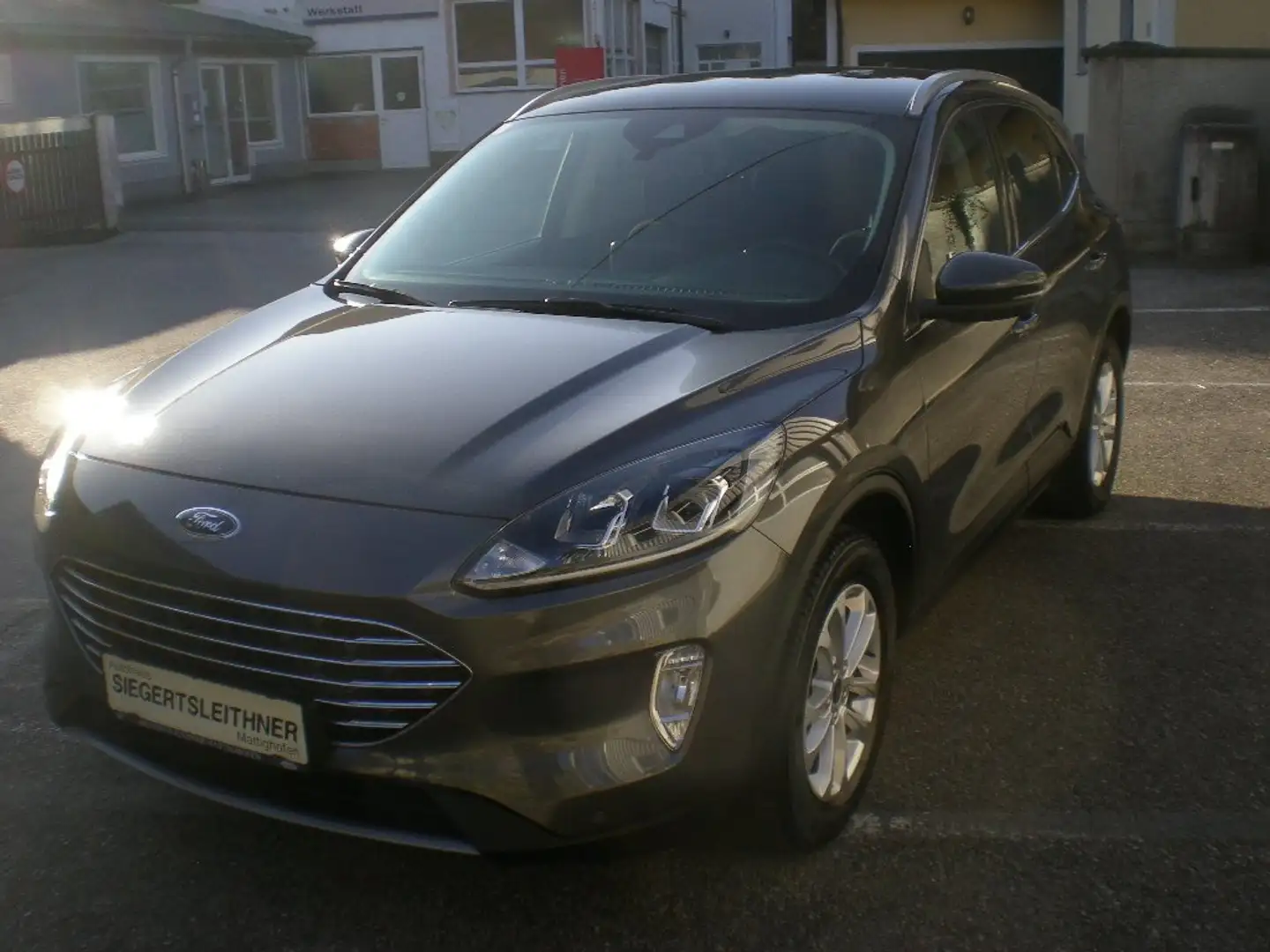 Ford Kuga 2,0+EcoBlue+Hybrid+Titanium Grau - 1
