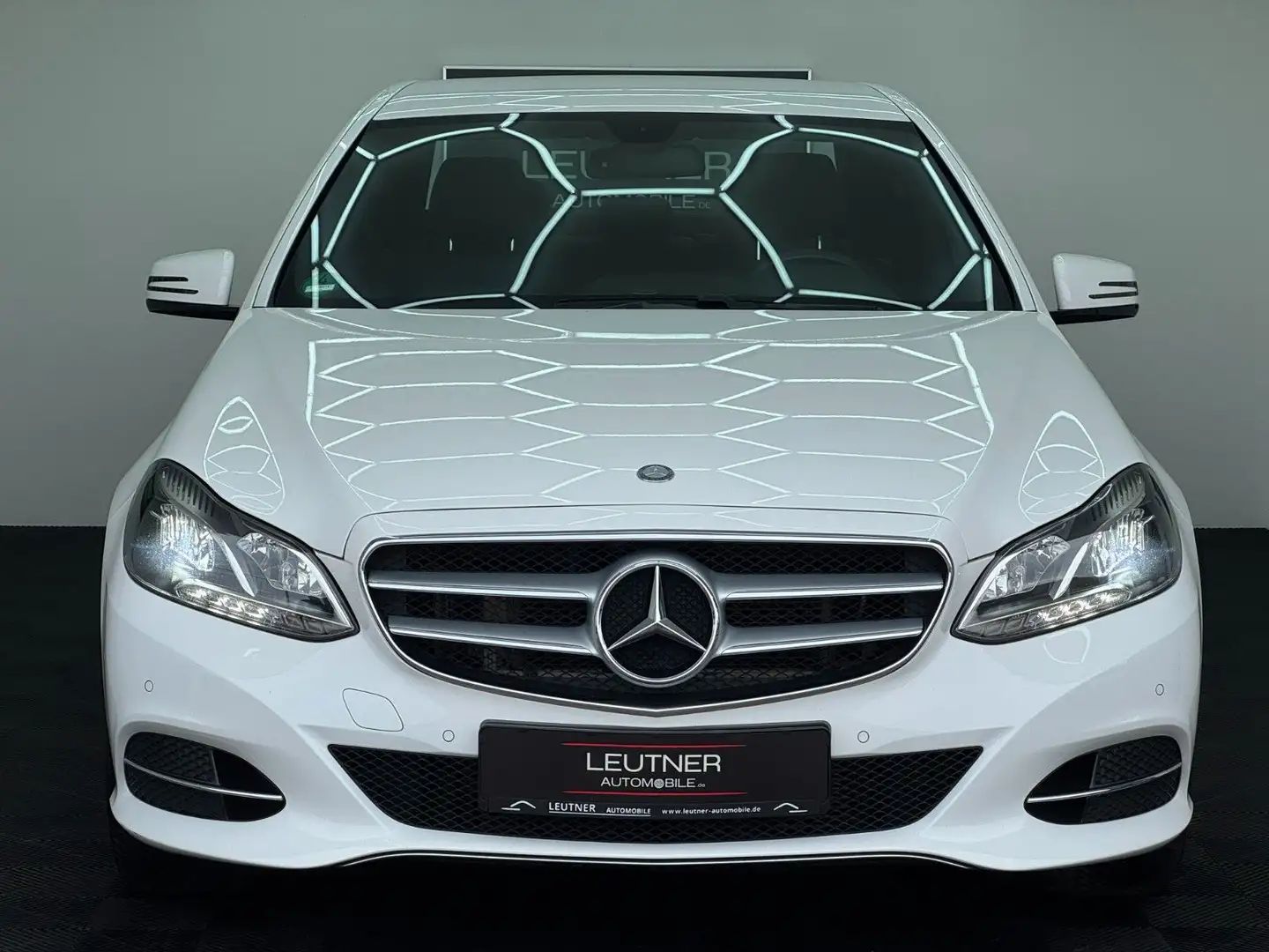 Mercedes-Benz E 200 Lim.*AHK*Avantgarde*Top-Zustand Blanc - 2