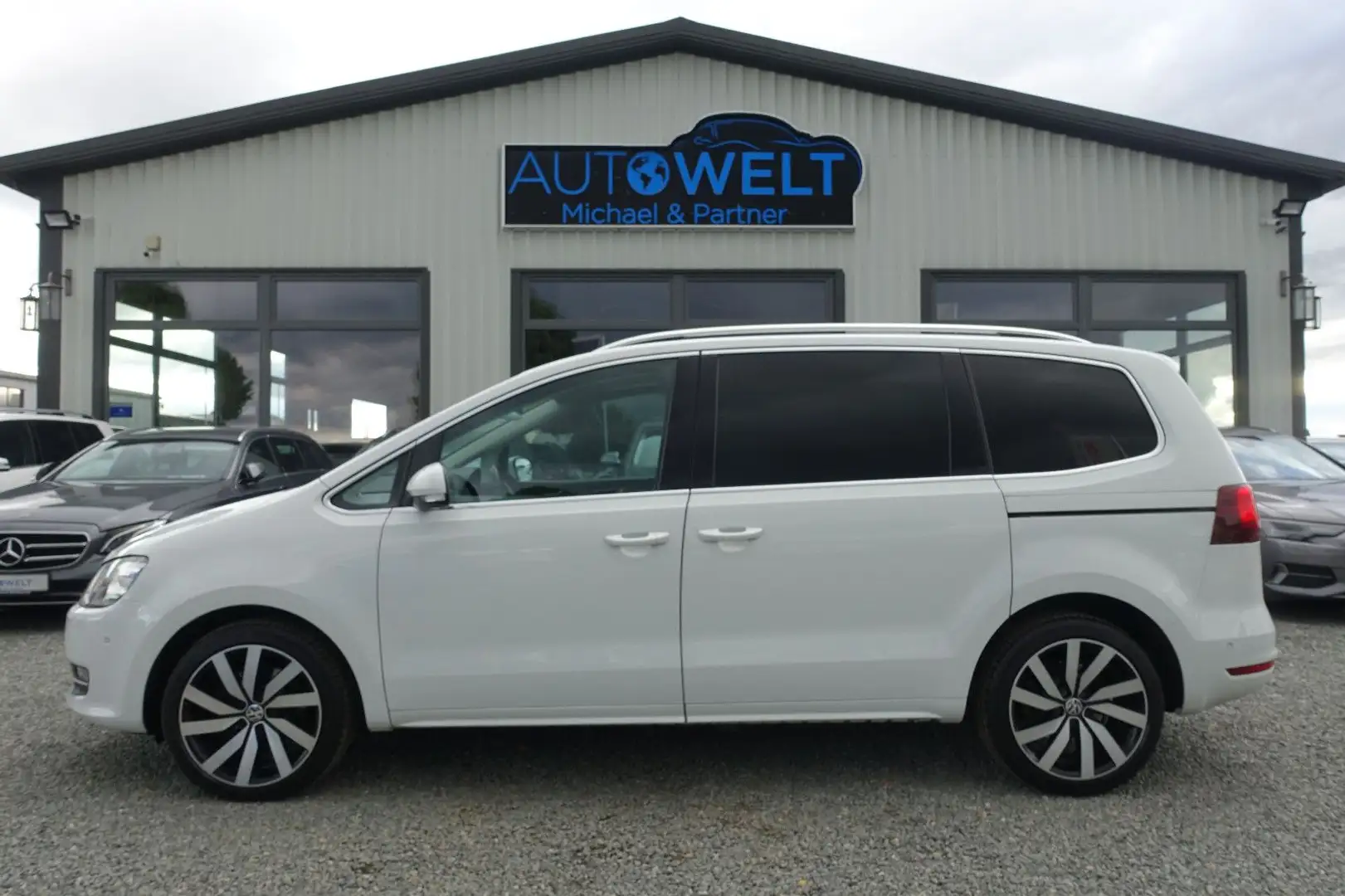 Volkswagen Sharan 2.0 TDI DSG LEDER XEN NAV KAM DYN ANHK 18 Bianco - 1