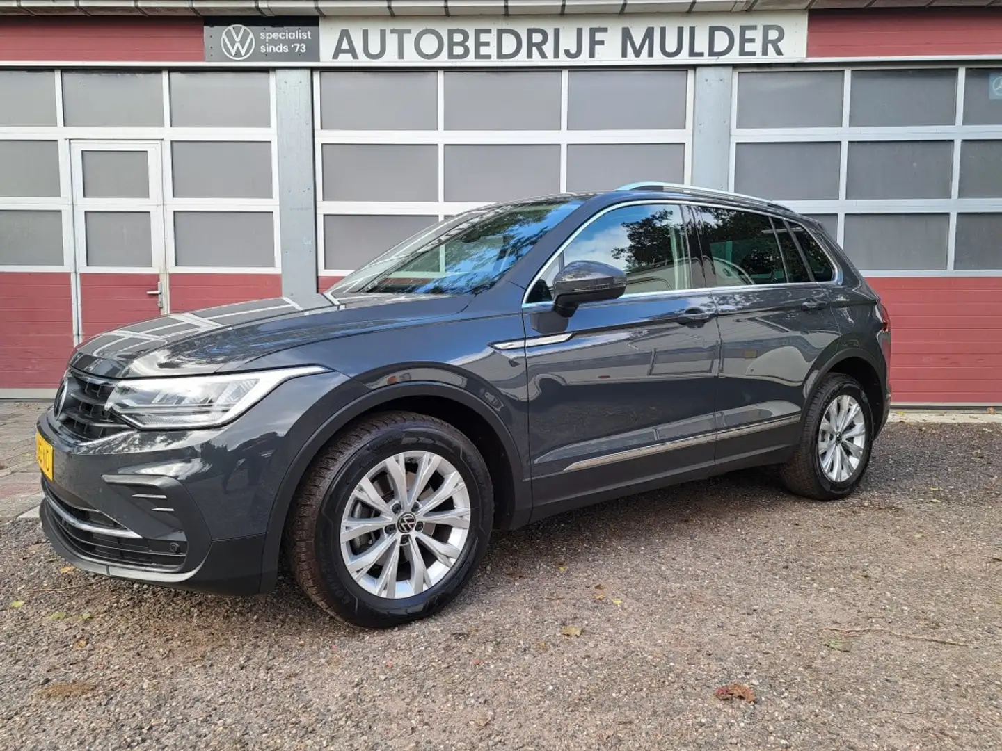 Volkswagen Tiguan 1.5 TSI ACT 150 Pk Highline Business Dsg-7 Stuur + Grijs - 1