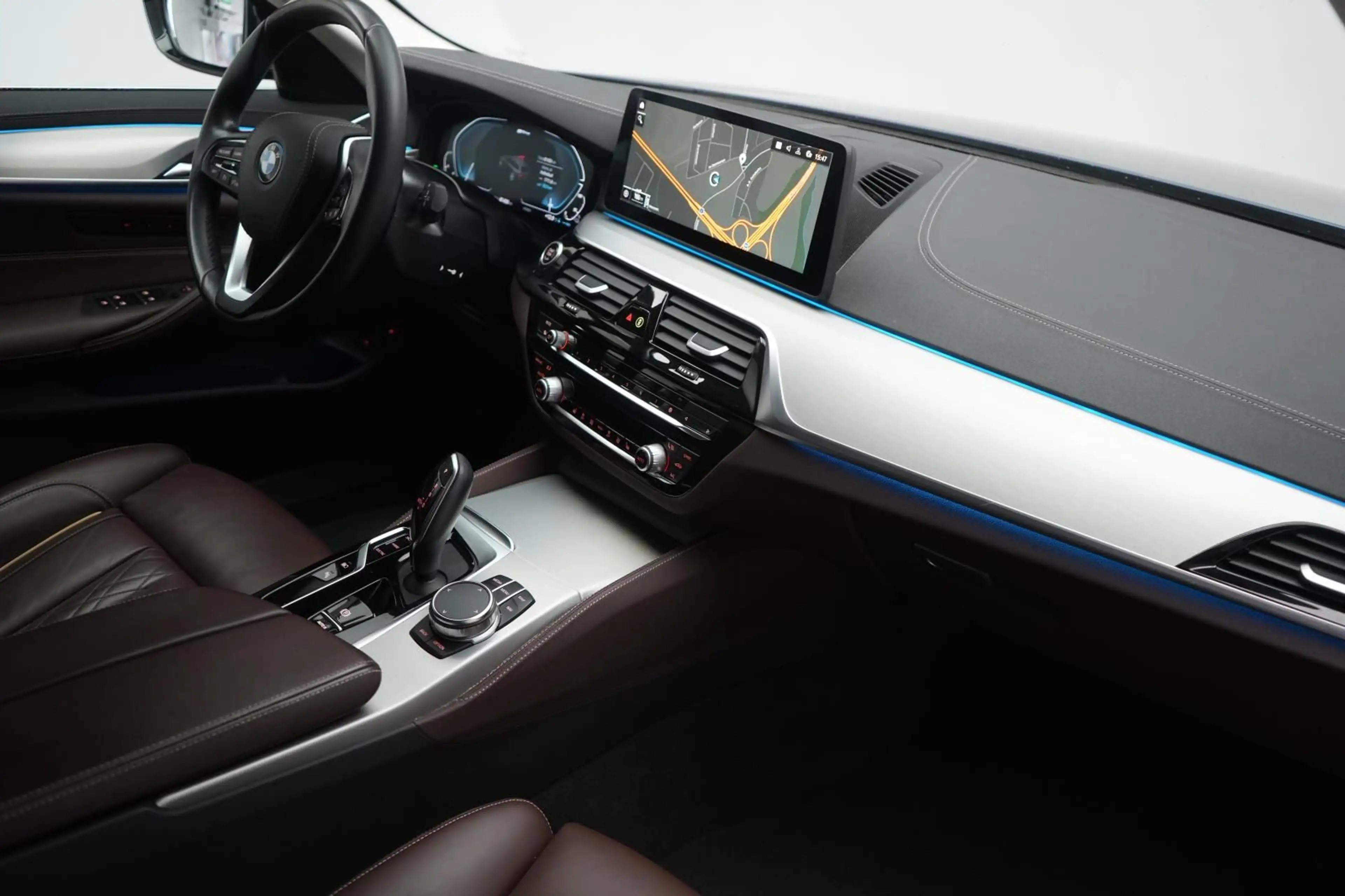 BMW 530 e Touring Luxury Line Leder/Temp/Kamera/Virt — photo 10