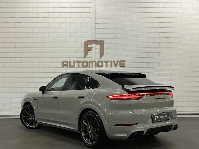 Porsche Cayenne view 8