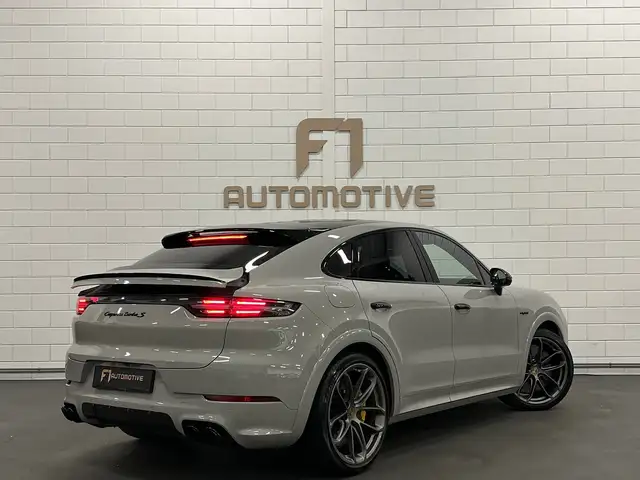 Porsche Cayenne view 6