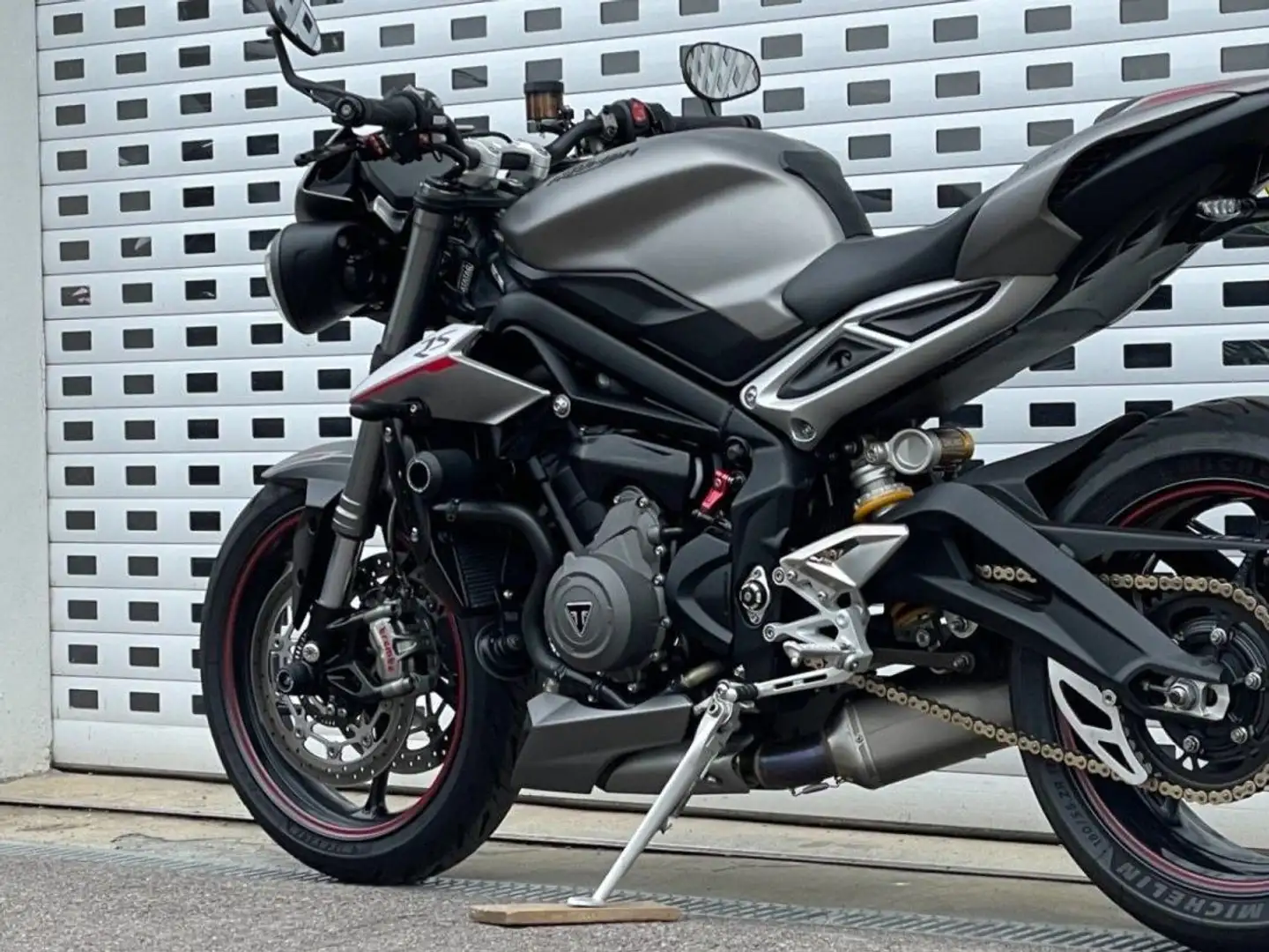 Triumph Street Triple RS Grau - 2