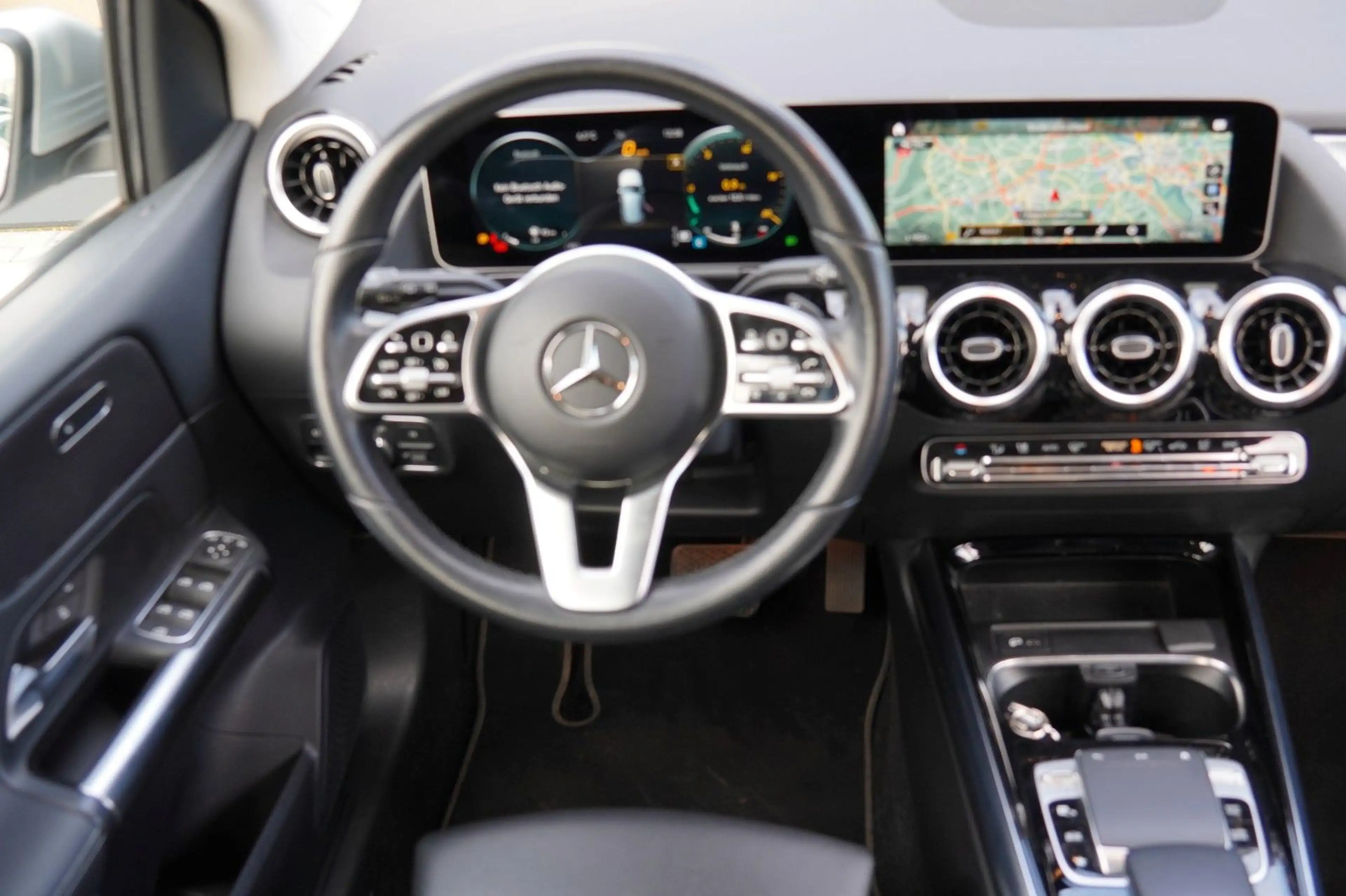 Mercedes-Benz B 220 4Matic — photo 12