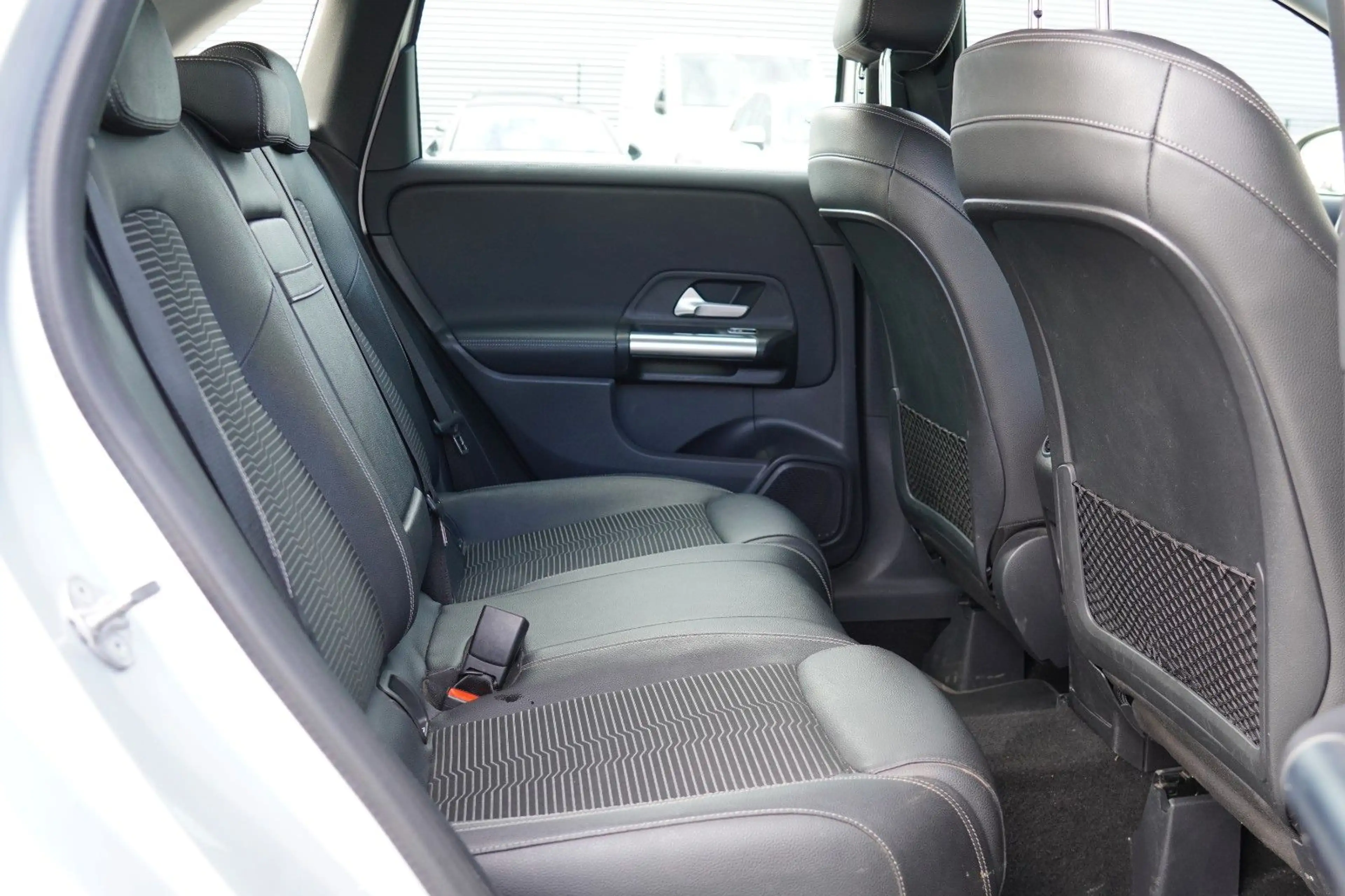 Mercedes-Benz B 220 4Matic — photo 11