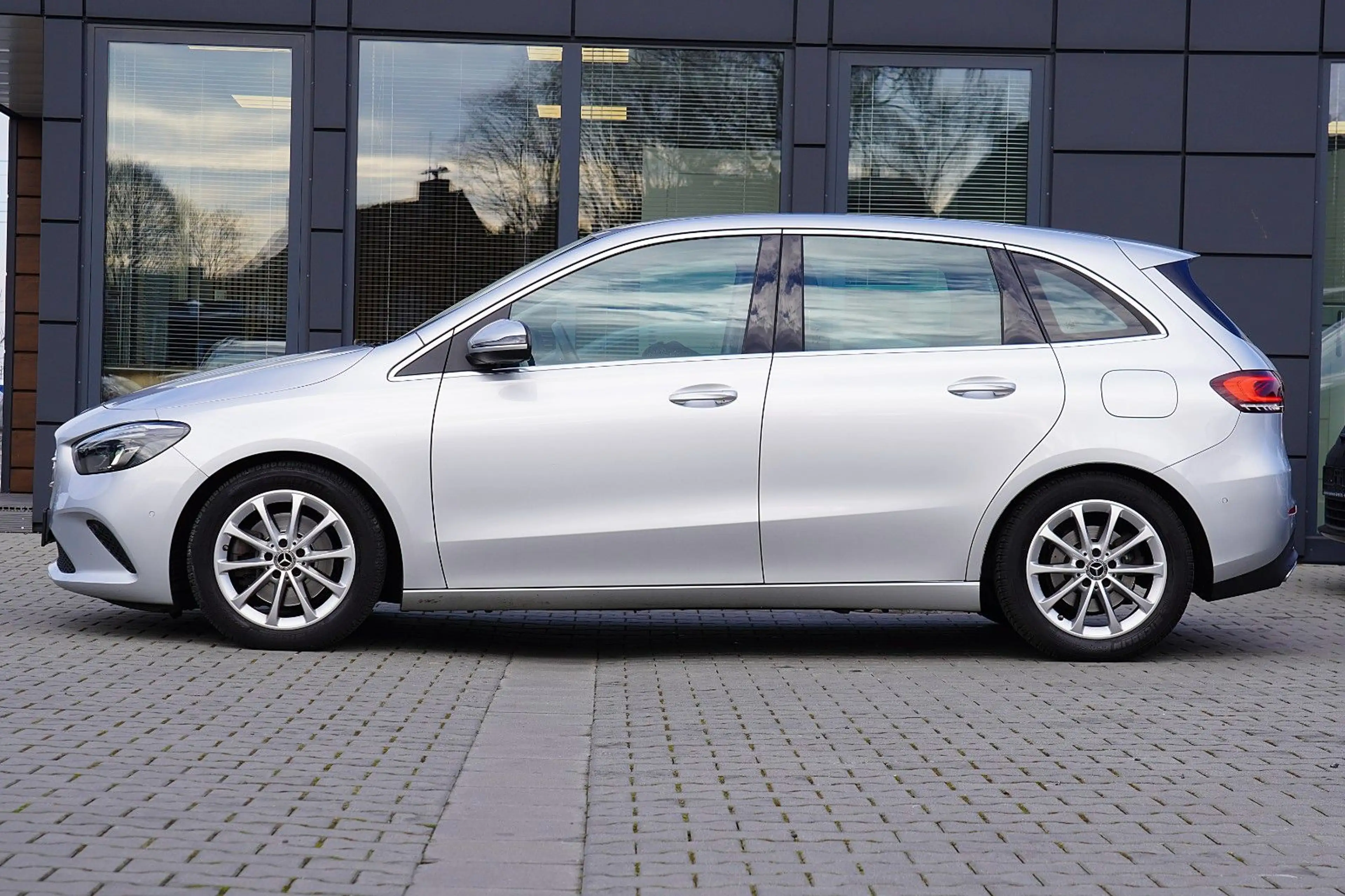 Mercedes-Benz B 220 4Matic — photo 6