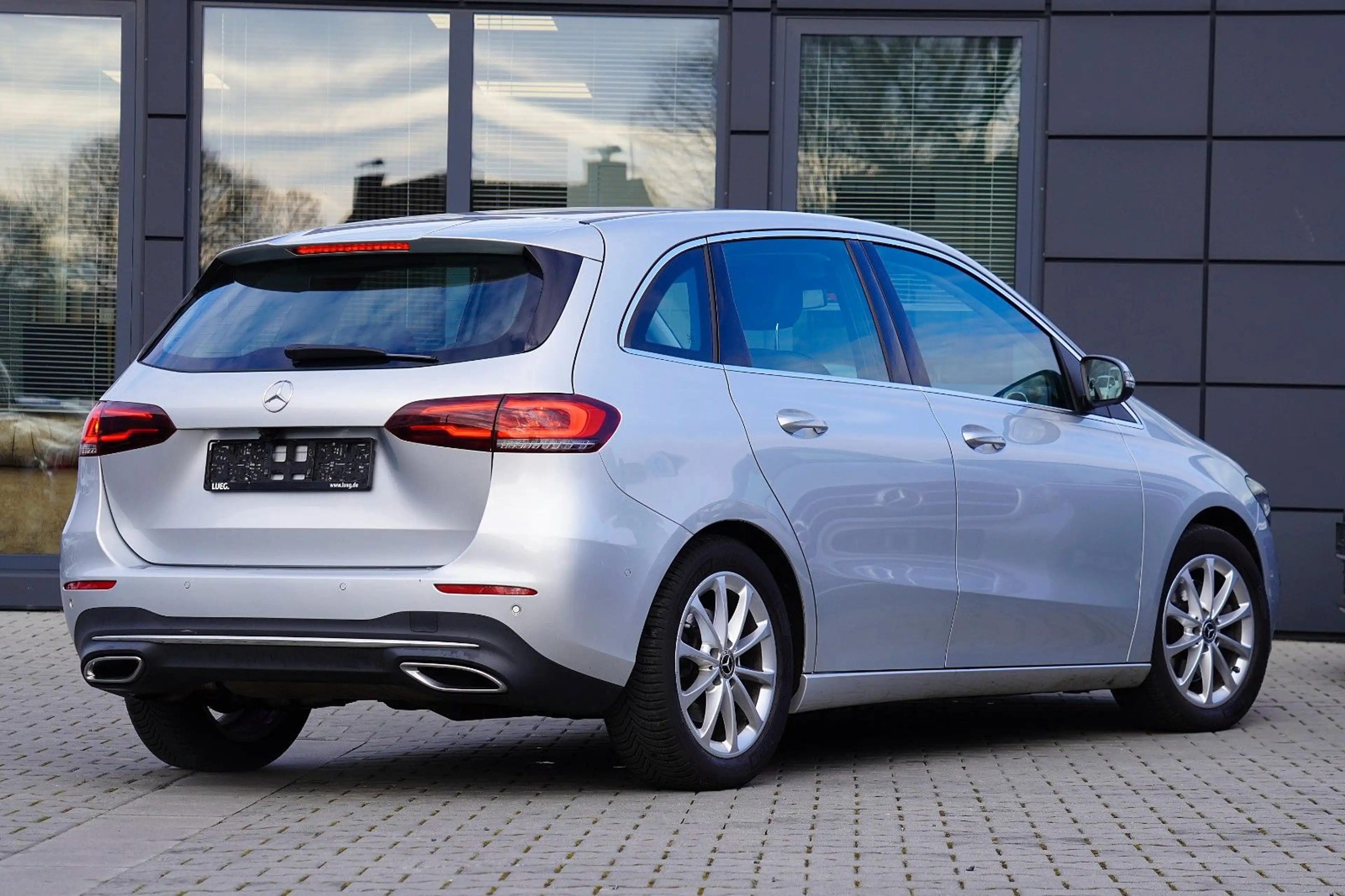 Mercedes-Benz B 220 4Matic — photo 9