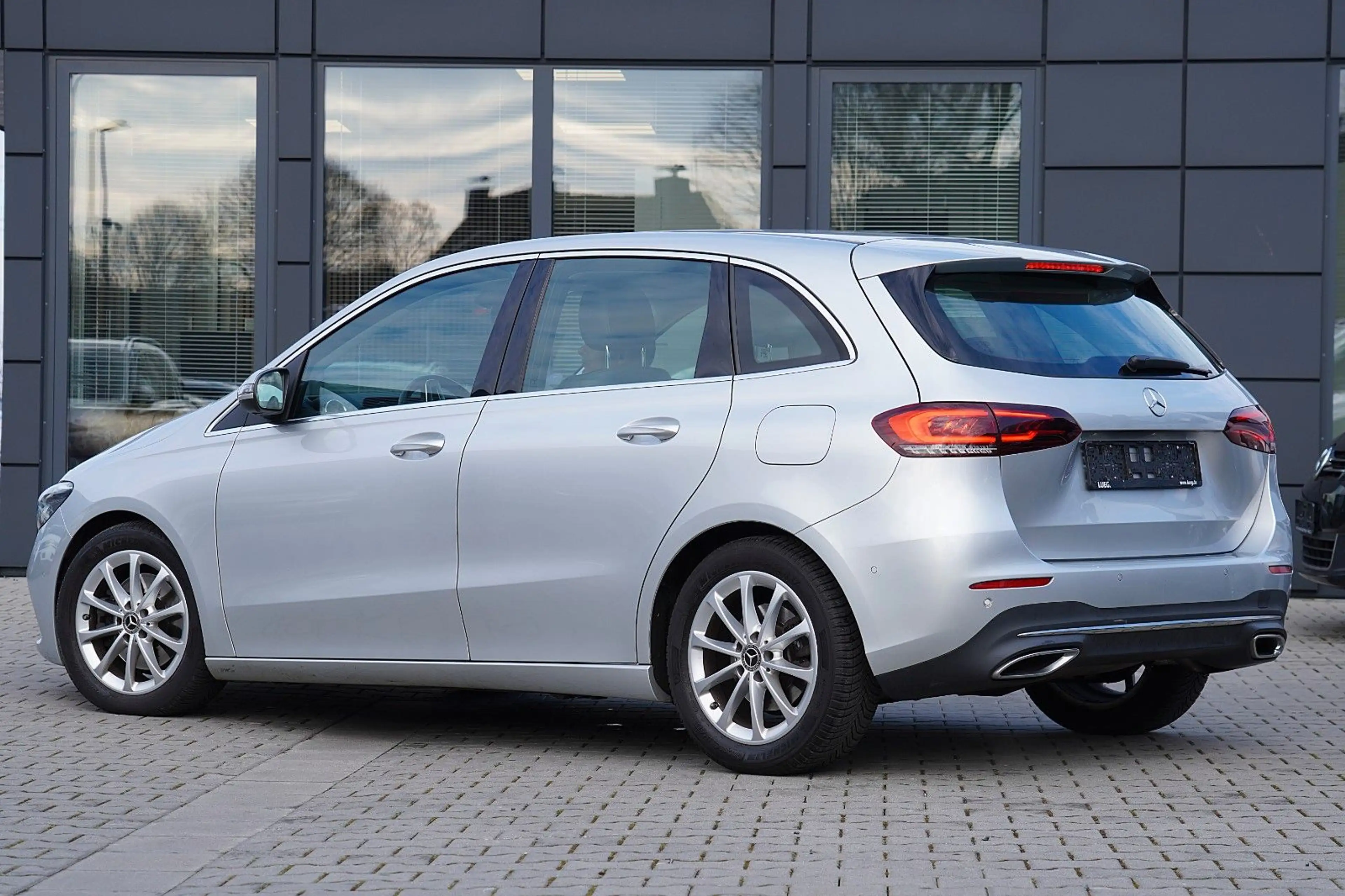 Mercedes-Benz B 220 4Matic — photo 7