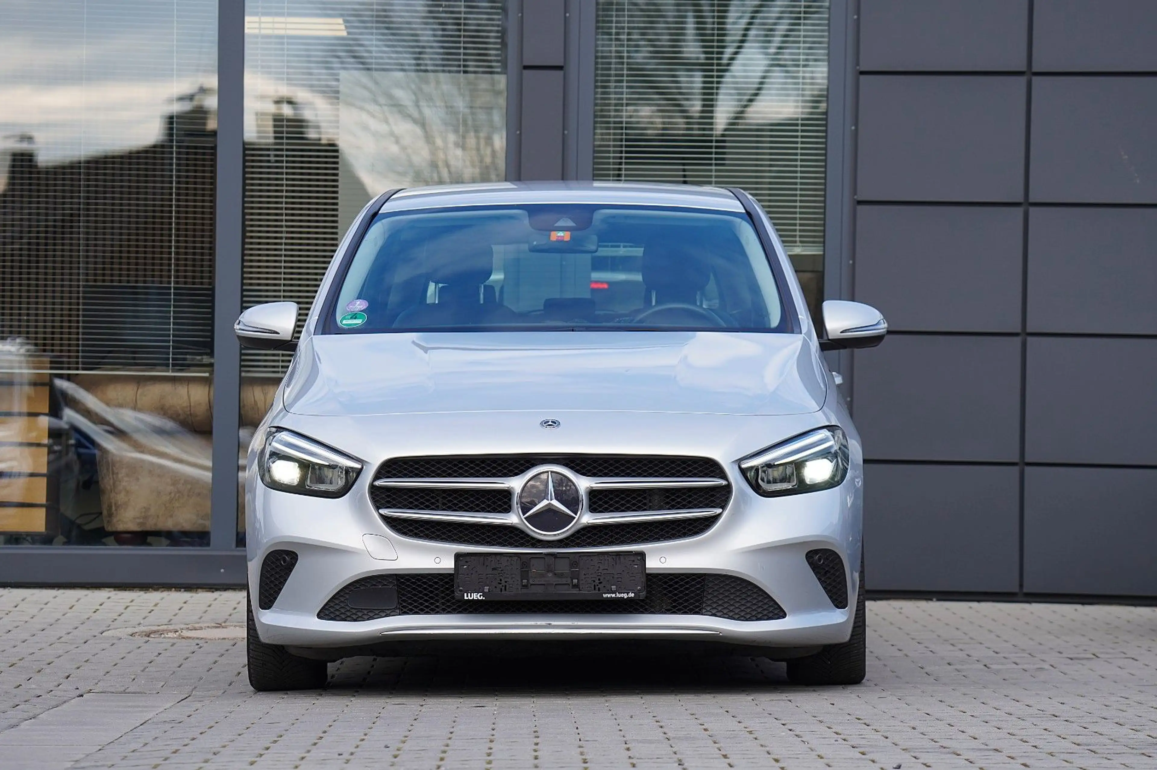 Mercedes-Benz B 220 4Matic — photo 4