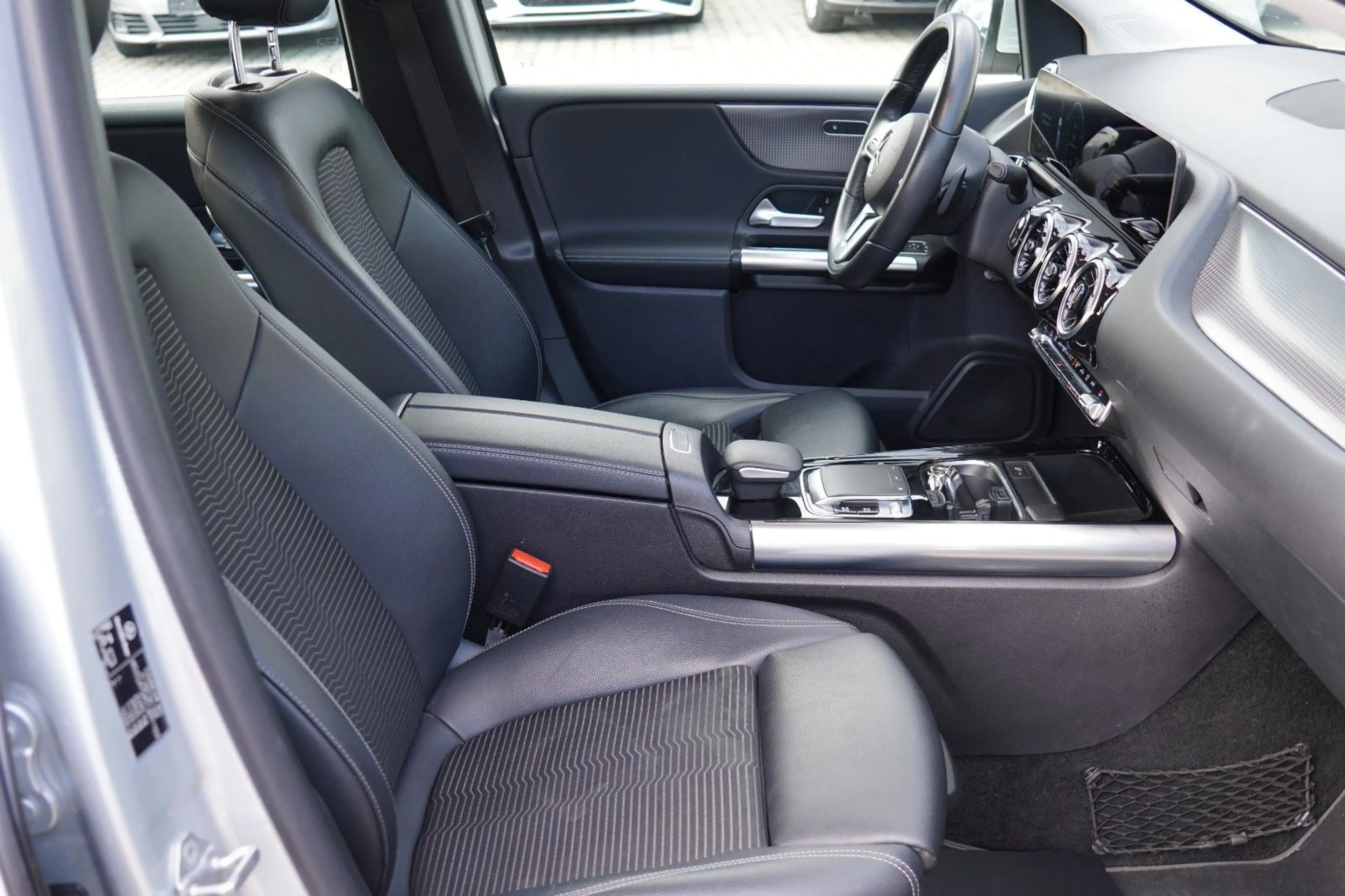 Mercedes-Benz B 220 4Matic — photo 10