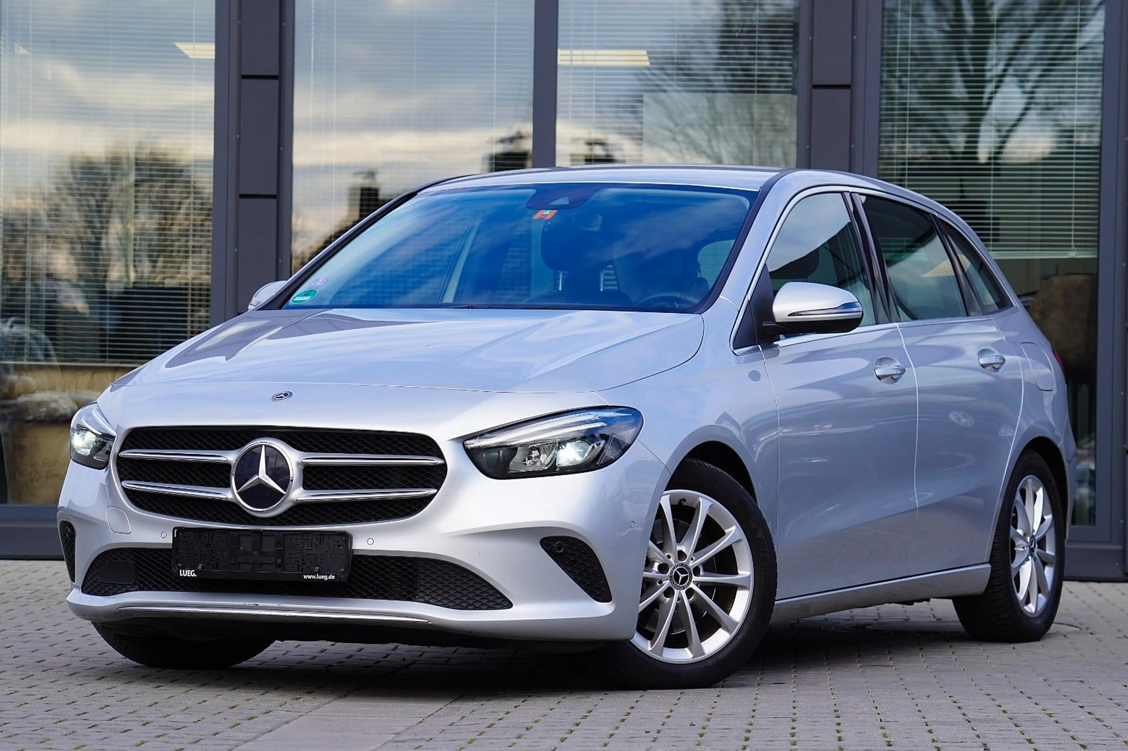 Mercedes-Benz B 220 4Matic — photo 3