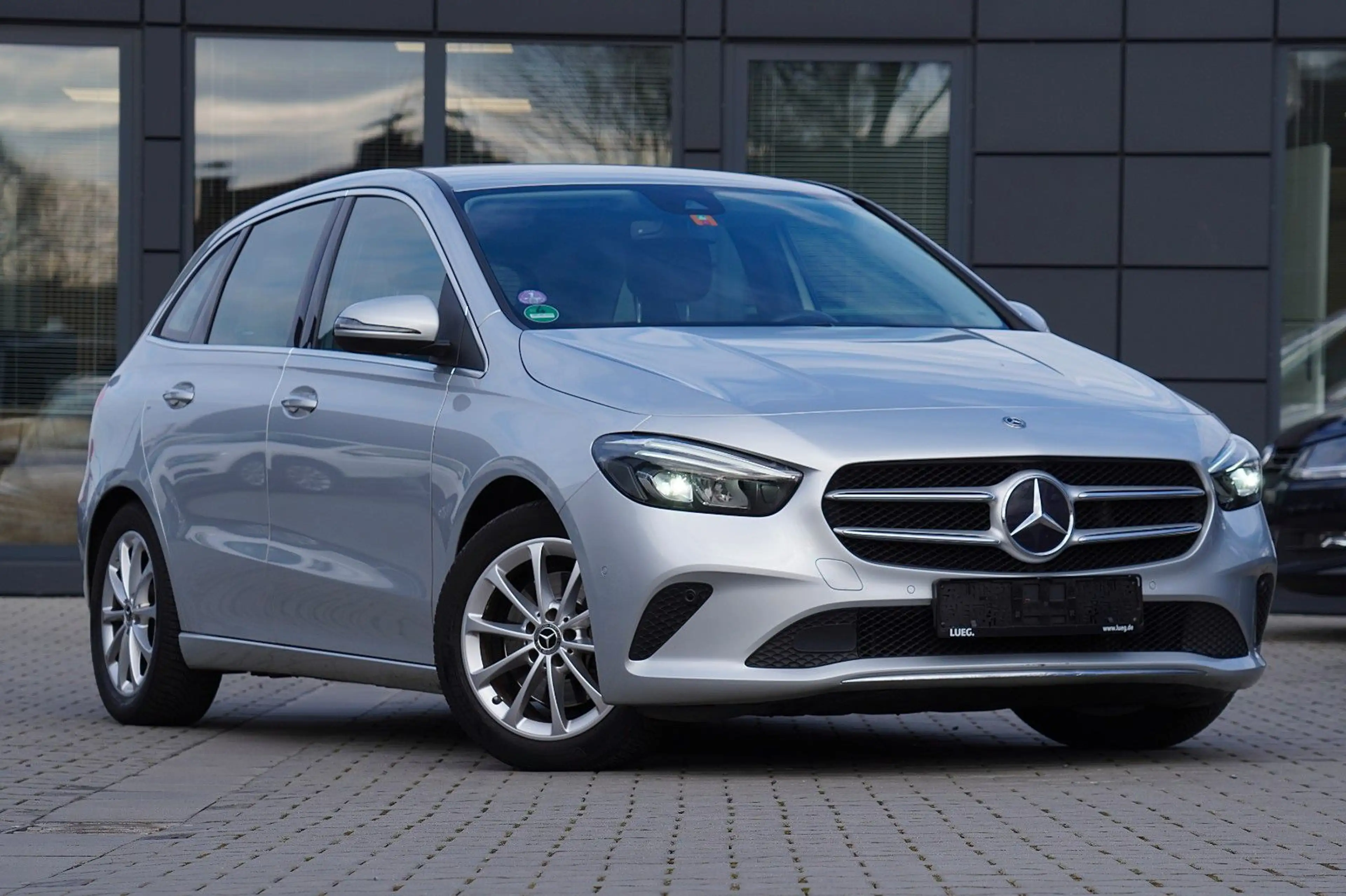 Mercedes-Benz B 220 4Matic — photo 5