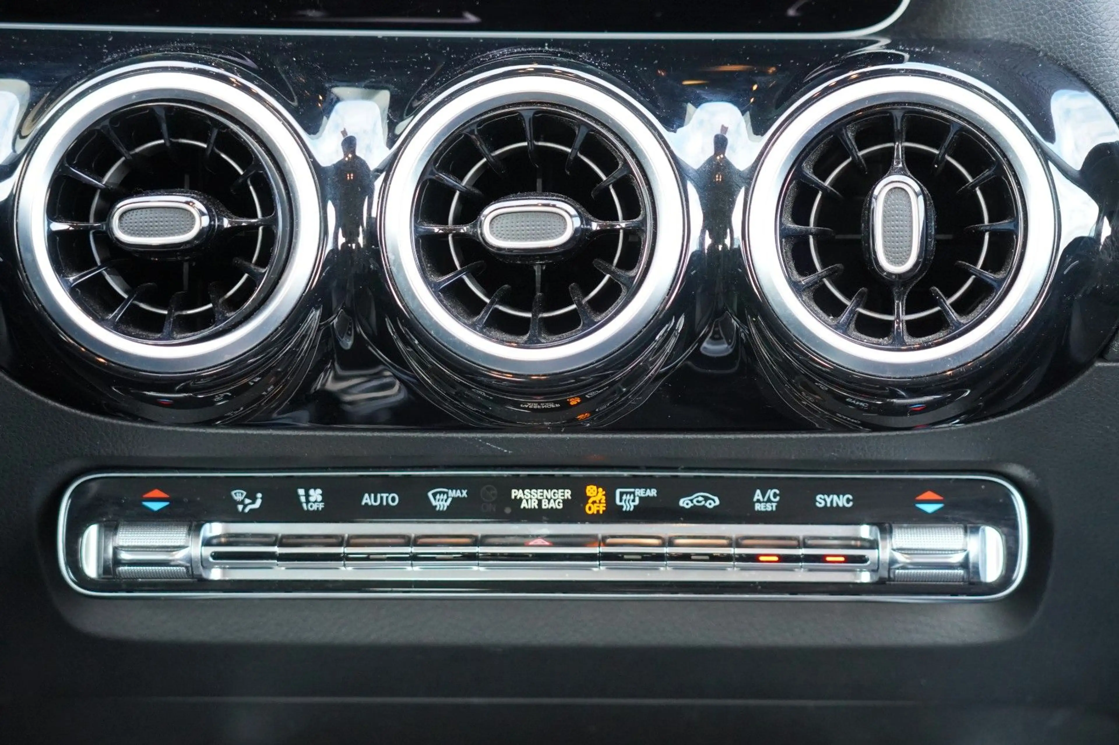 Mercedes-Benz B 220 4Matic — photo 14
