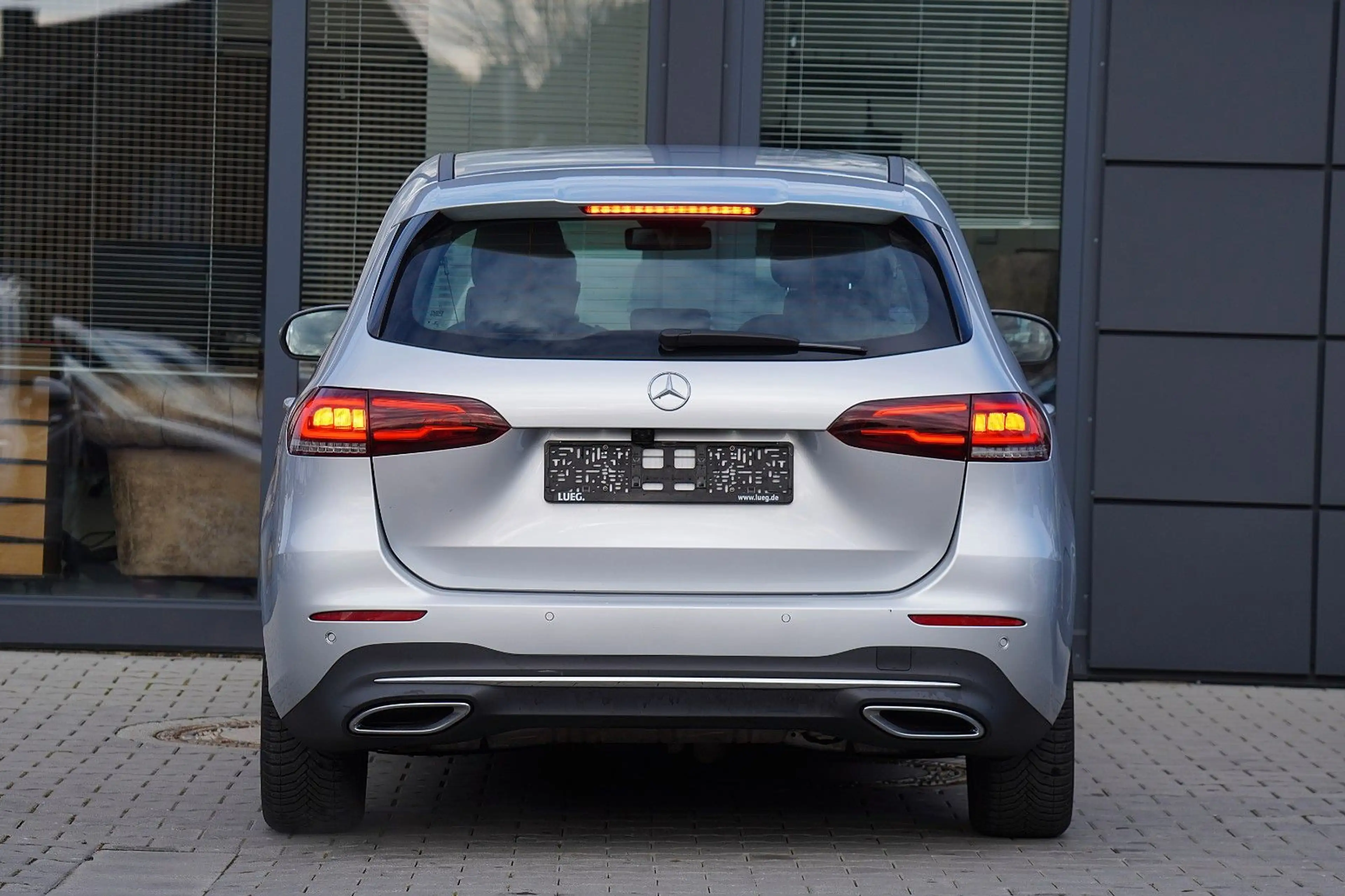 Mercedes-Benz B 220 4Matic — photo 8