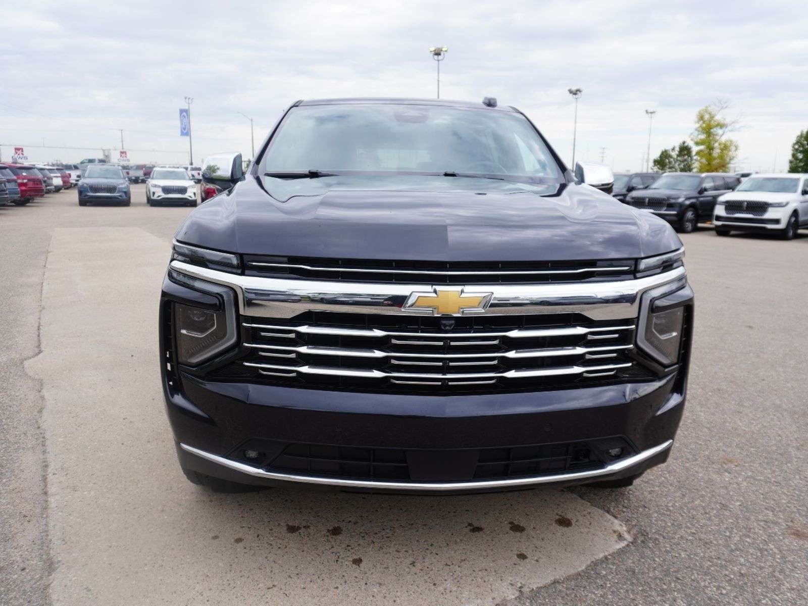 2025 Chevrolet Suburban Premier — photo 1