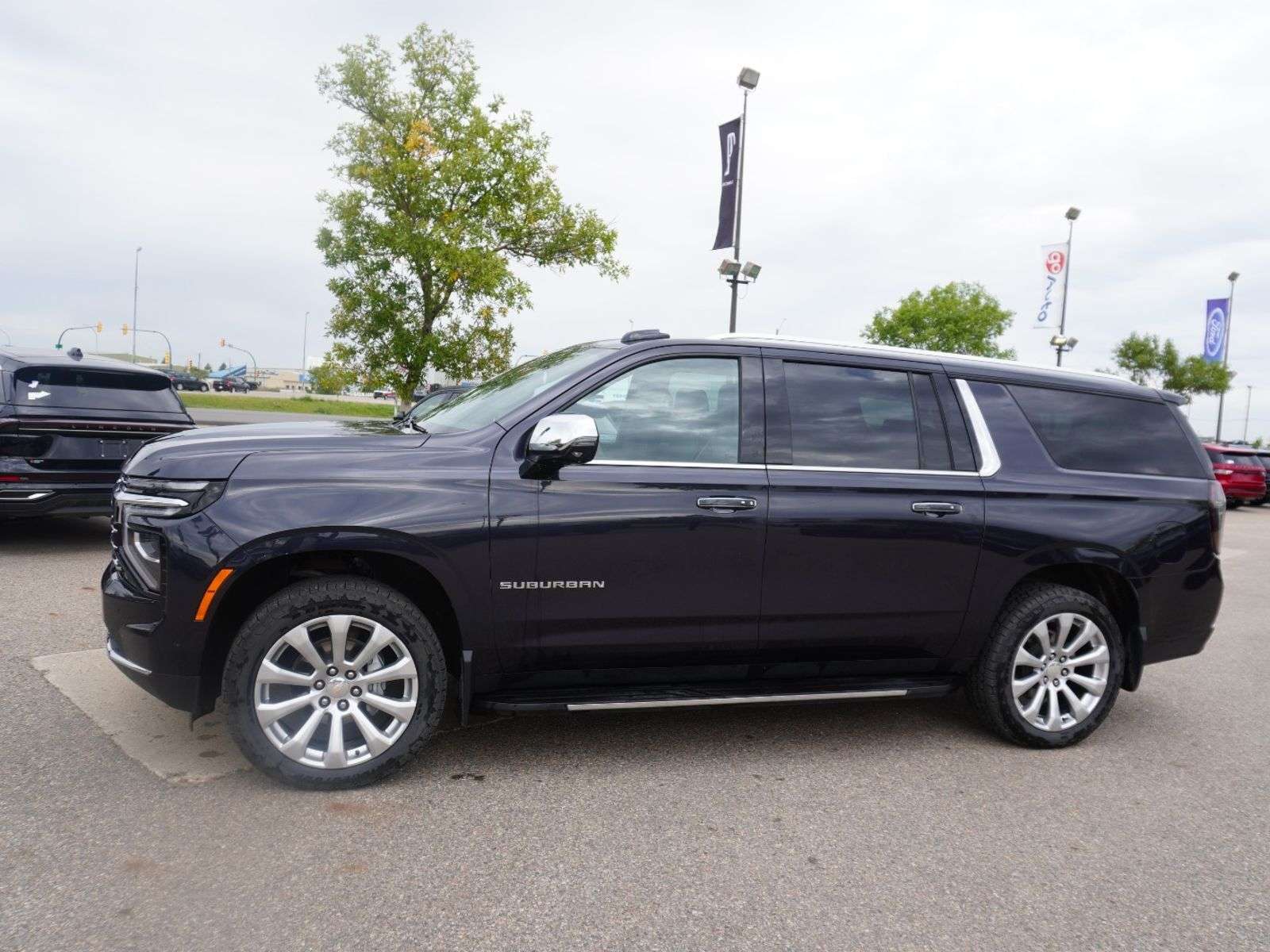 2025 Chevrolet Suburban Premier — photo 1